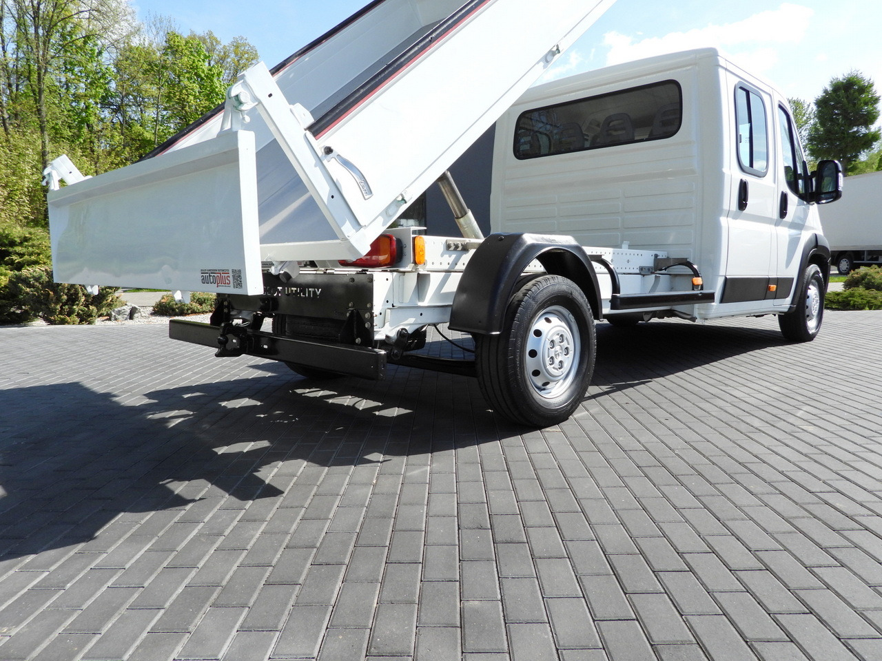 Dodávka sklápač PEUGEOT BOXER TIPPER DOUBLE CABIN DOKA 7 SEATS CRUISE CONTROL AIR CONDITIONING 140HP: obrázok 19 Dodávka sklápač PEUGEOT BOXER TIPPER DOUBLE CABIN DOKA 7 SEATS CRUISE CONTROL AIR CONDITIONING 140HP: obrázok 19