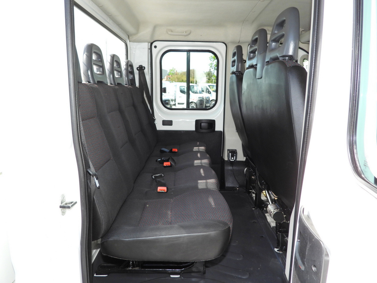 Dodávka sklápač PEUGEOT BOXER TIPPER DOUBLE CABIN DOKA 7 SEATS CRUISE CONTROL AIR CONDITIONING 140HP: obrázok 38 Dodávka sklápač PEUGEOT BOXER TIPPER DOUBLE CABIN DOKA 7 SEATS CRUISE CONTROL AIR CONDITIONING 140HP: obrázok 38