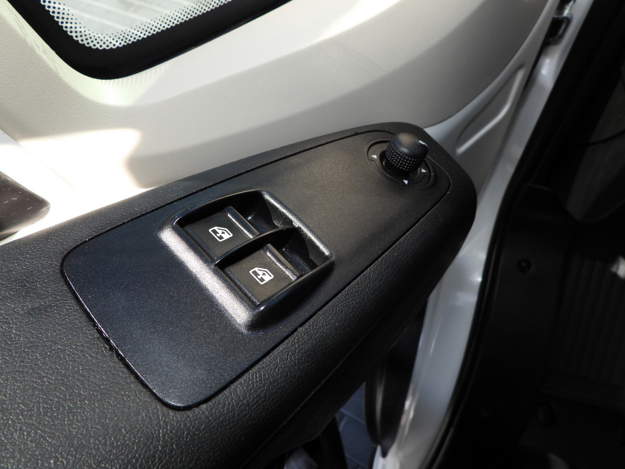 Dodávka sklápač PEUGEOT BOXER TIPPER DOUBLE CABIN DOKA 7 SEATS CRUISE CONTROL AIR CONDITIONING 140HP: obrázok 26 Dodávka sklápač PEUGEOT BOXER TIPPER DOUBLE CABIN DOKA 7 SEATS CRUISE CONTROL AIR CONDITIONING 140HP: obrázok 26