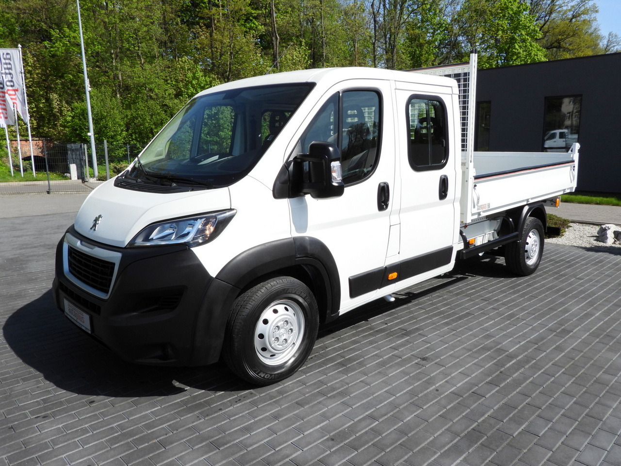 Dodávka sklápač PEUGEOT BOXER TIPPER DOUBLE CABIN DOKA 7 SEATS CRUISE CONTROL AIR CONDITIONING 140HP: obrázok 6 Dodávka sklápač PEUGEOT BOXER TIPPER DOUBLE CABIN DOKA 7 SEATS CRUISE CONTROL AIR CONDITIONING 140HP: obrázok 6