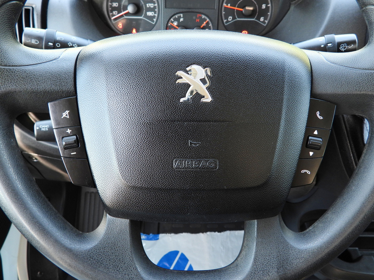 Dodávka sklápač PEUGEOT BOXER TIPPER DOUBLE CABIN DOKA 7 SEATS CRUISE CONTROL AIR CONDITIONING 140HP: obrázok 30 Dodávka sklápač PEUGEOT BOXER TIPPER DOUBLE CABIN DOKA 7 SEATS CRUISE CONTROL AIR CONDITIONING 140HP: obrázok 30