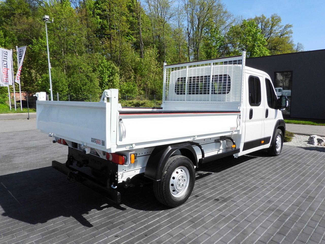 Dodávka sklápač PEUGEOT BOXER TIPPER DOUBLE CABIN DOKA 7 SEATS CRUISE CONTROL AIR CONDITIONING 140HP: obrázok 13 Dodávka sklápač PEUGEOT BOXER TIPPER DOUBLE CABIN DOKA 7 SEATS CRUISE CONTROL AIR CONDITIONING 140HP: obrázok 13