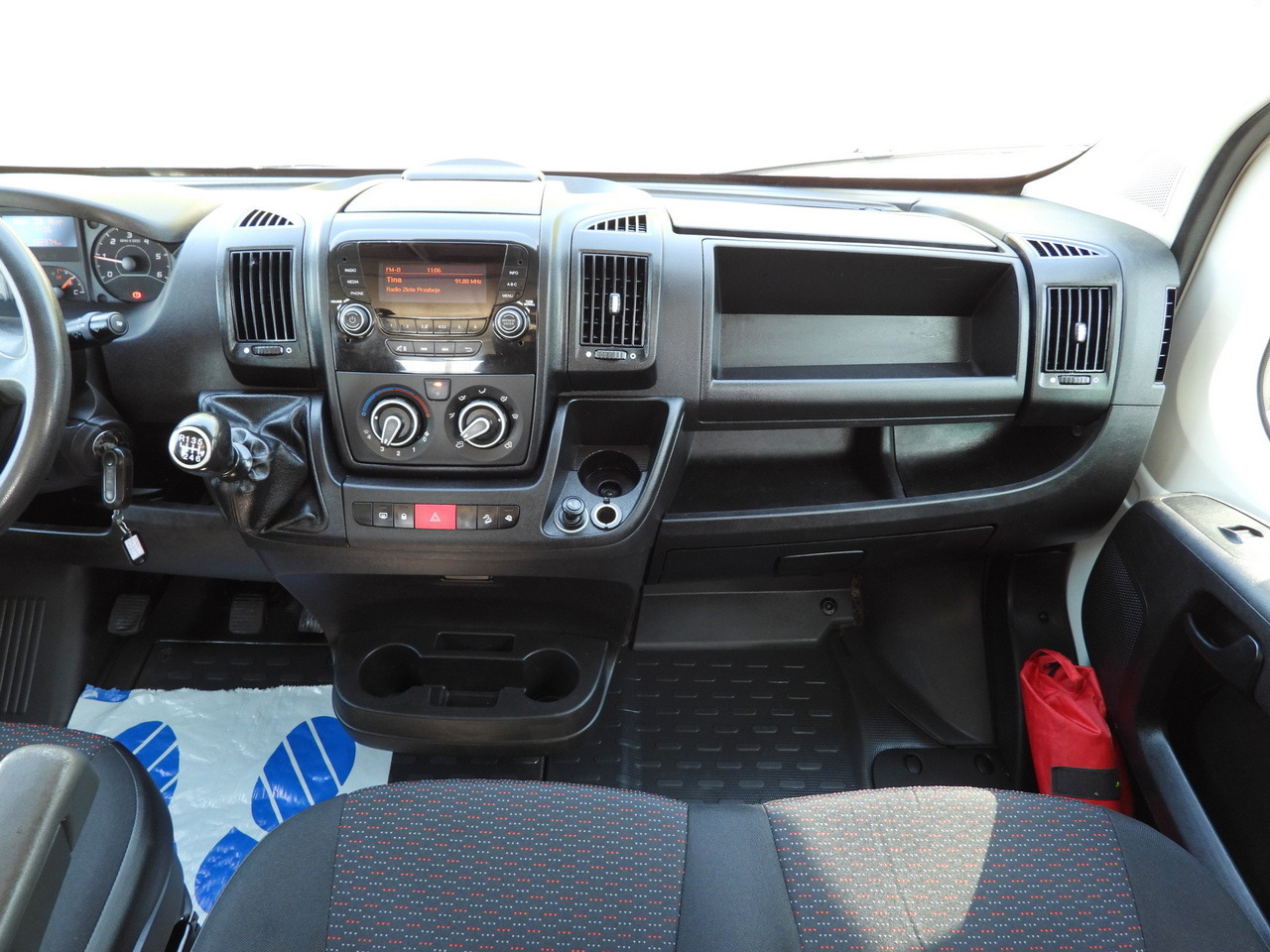 Dodávka sklápač PEUGEOT BOXER TIPPER DOUBLE CABIN DOKA 7 SEATS CRUISE CONTROL AIR CONDITIONING 140HP: obrázok 32 Dodávka sklápač PEUGEOT BOXER TIPPER DOUBLE CABIN DOKA 7 SEATS CRUISE CONTROL AIR CONDITIONING 140HP: obrázok 32