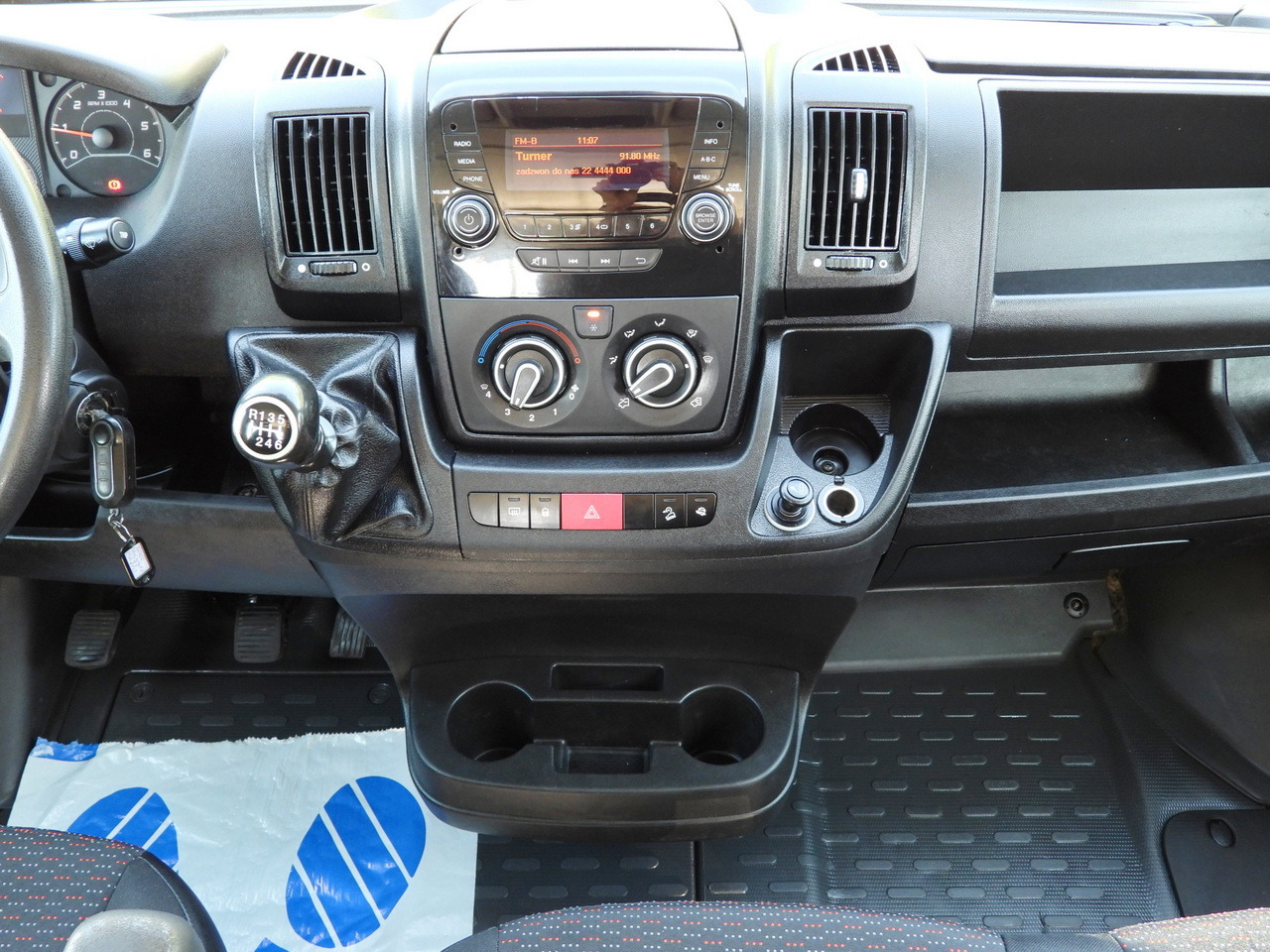 Dodávka sklápač PEUGEOT BOXER TIPPER DOUBLE CABIN DOKA 7 SEATS CRUISE CONTROL AIR CONDITIONING 140HP: obrázok 33 Dodávka sklápač PEUGEOT BOXER TIPPER DOUBLE CABIN DOKA 7 SEATS CRUISE CONTROL AIR CONDITIONING 140HP: obrázok 33