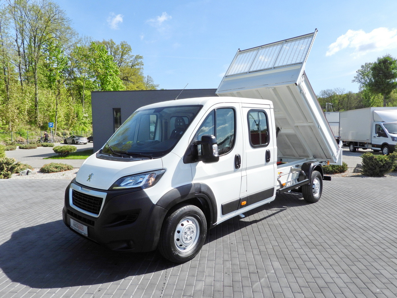 Dodávka sklápač PEUGEOT BOXER TIPPER DOUBLE CABIN DOKA 7 SEATS CRUISE CONTROL AIR CONDITIONING 140HP: obrázok 17 Dodávka sklápač PEUGEOT BOXER TIPPER DOUBLE CABIN DOKA 7 SEATS CRUISE CONTROL AIR CONDITIONING 140HP: obrázok 17