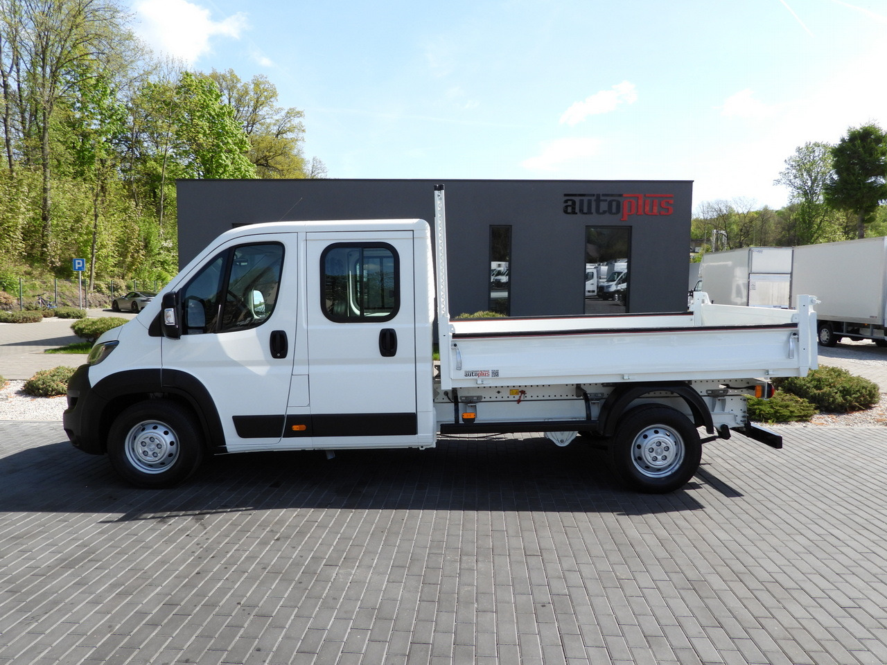 Dodávka sklápač PEUGEOT BOXER TIPPER DOUBLE CABIN DOKA 7 SEATS CRUISE CONTROL AIR CONDITIONING 140HP: obrázok 8 Dodávka sklápač PEUGEOT BOXER TIPPER DOUBLE CABIN DOKA 7 SEATS CRUISE CONTROL AIR CONDITIONING 140HP: obrázok 8