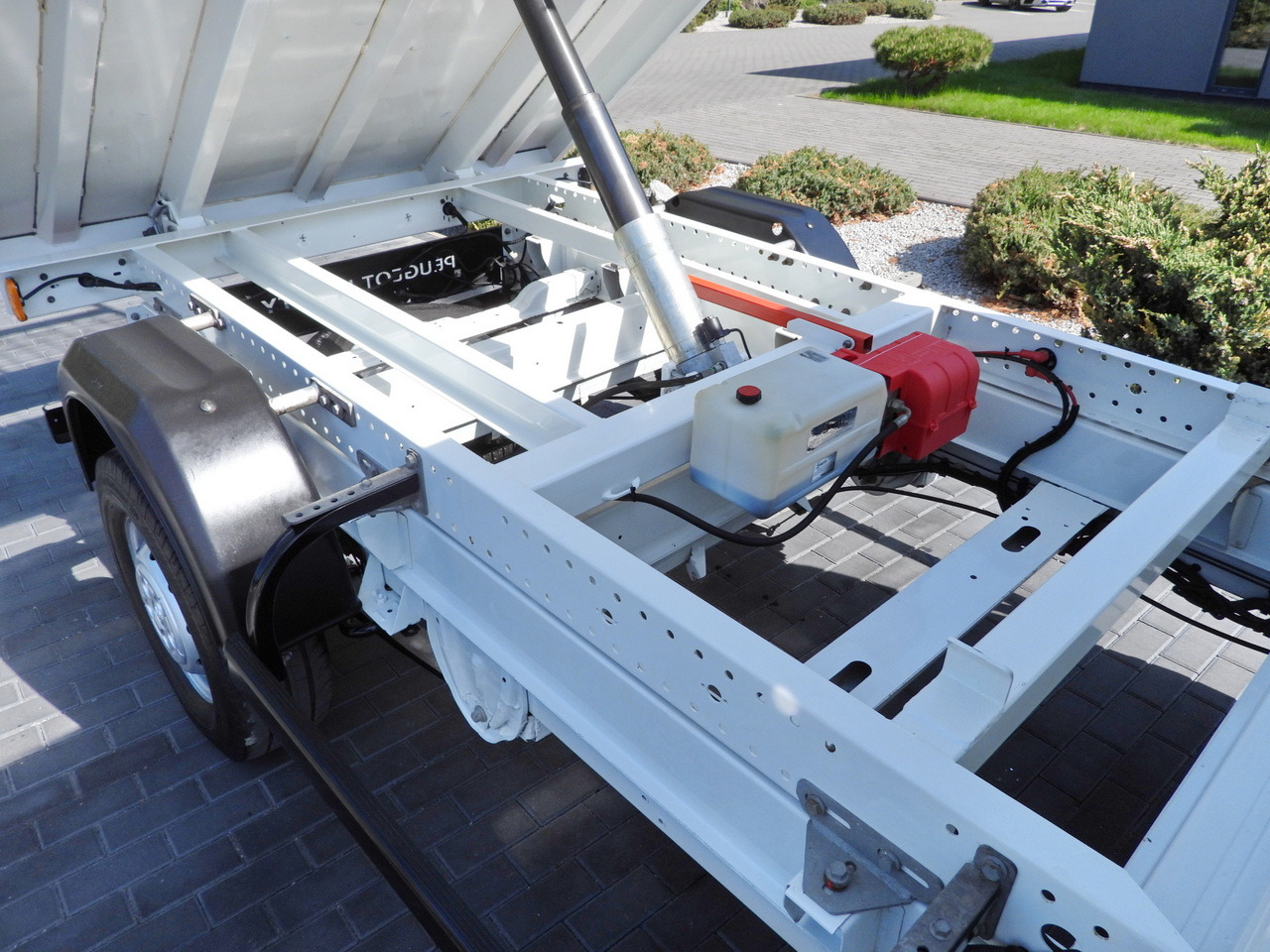 Dodávka sklápač PEUGEOT BOXER TIPPER DOUBLE CABIN DOKA 7 SEATS CRUISE CONTROL AIR CONDITIONING 140HP: obrázok 21 Dodávka sklápač PEUGEOT BOXER TIPPER DOUBLE CABIN DOKA 7 SEATS CRUISE CONTROL AIR CONDITIONING 140HP: obrázok 21