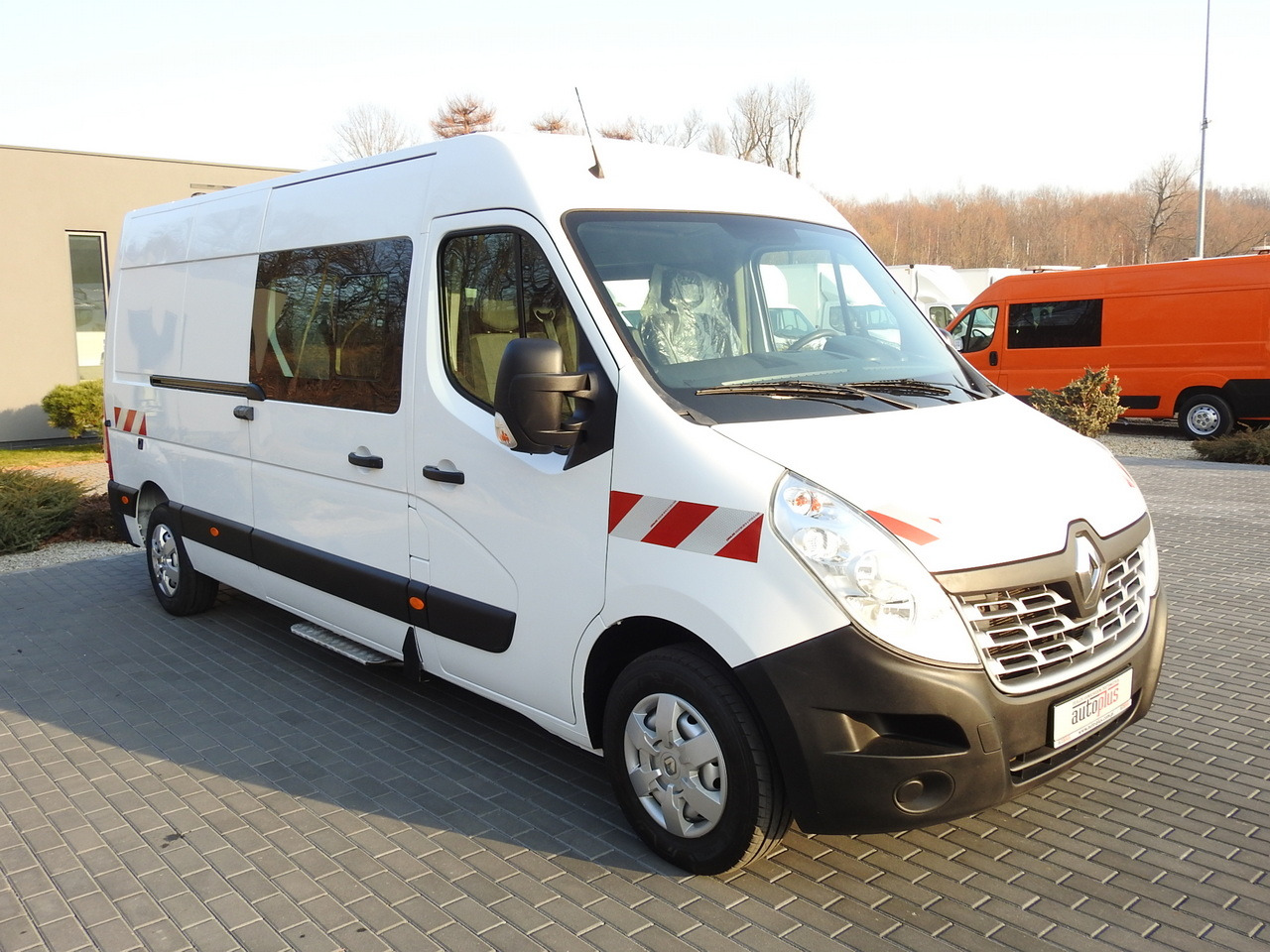 RENAULT MASTER BOX DELIVERY VAN 7 SEATS CRUISE CONTROL AIR CONDITIONING 130HP - Furgon: obrázok 4 RENAULT MASTER BOX DELIVERY VAN 7 SEATS CRUISE CONTROL AIR CONDITIONING 130HP - Furgon: obrázok 4