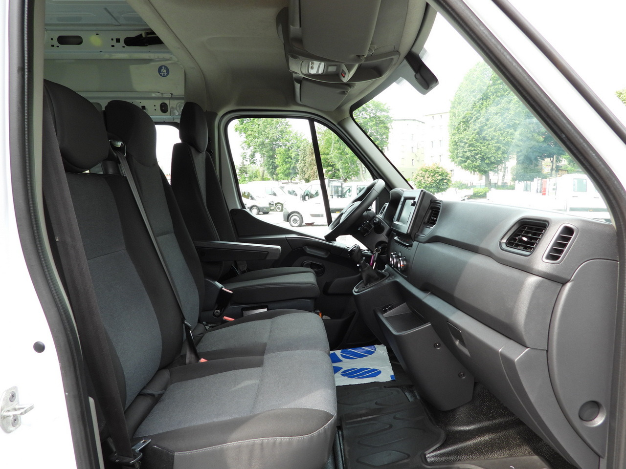 Furgon RENAULT MASTER BOX DELIVERY VAN 7 SEATS CRUISE CONTROL NAVIGATION LED LIGHTS AIR CONDITIONING 140HP: obrázok 40 Furgon RENAULT MASTER BOX DELIVERY VAN 7 SEATS CRUISE CONTROL NAVIGATION LED LIGHTS AIR CONDITIONING 140HP: obrázok 40