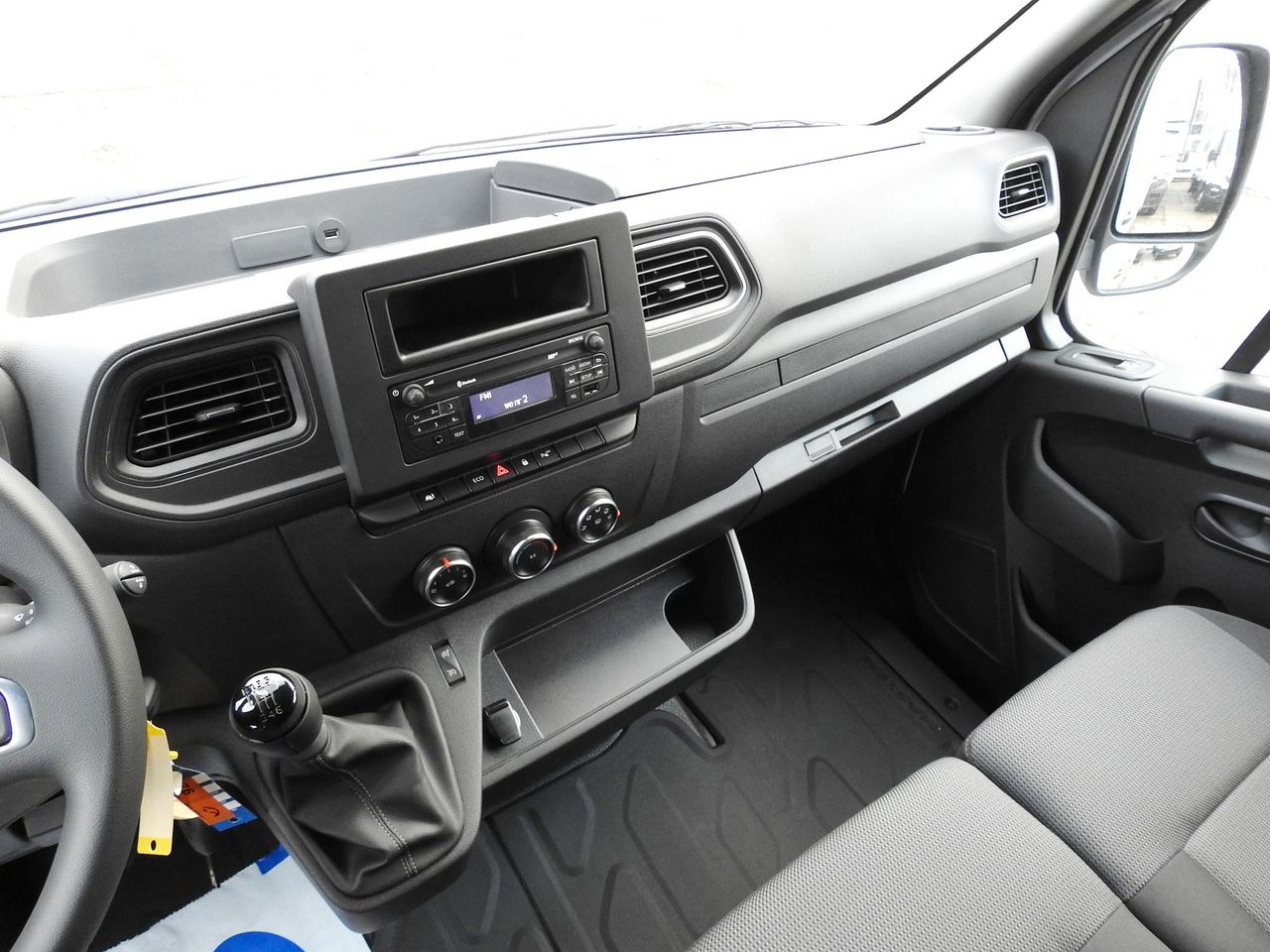 Chladiarenská dodávka RENAULT MASTER NEW REFRIGERATOR VAN -10*C AIR CONDITIONING MANUFACTURERS 135HP: obrázok 33 Chladiarenská dodávka RENAULT MASTER NEW REFRIGERATOR VAN -10*C AIR CONDITIONING MANUFACTURERS 135HP: obrázok 33