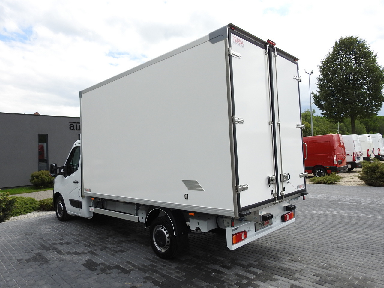 Nový Chladiarenská dodávka RENAULT MASTER NEW REGRIGERATOR BOX -10*C 8 PALLETS CRUISE CONTROL AIR CONDITIONING LED LIGHTS GUARANTEE 165HP: obrázok 10 Nový Chladiarenská dodávka RENAULT MASTER NEW REGRIGERATOR BOX -10*C 8 PALLETS CRUISE CONTROL AIR CONDITIONING LED LIGHTS GUARANTEE 165HP: obrázok 10