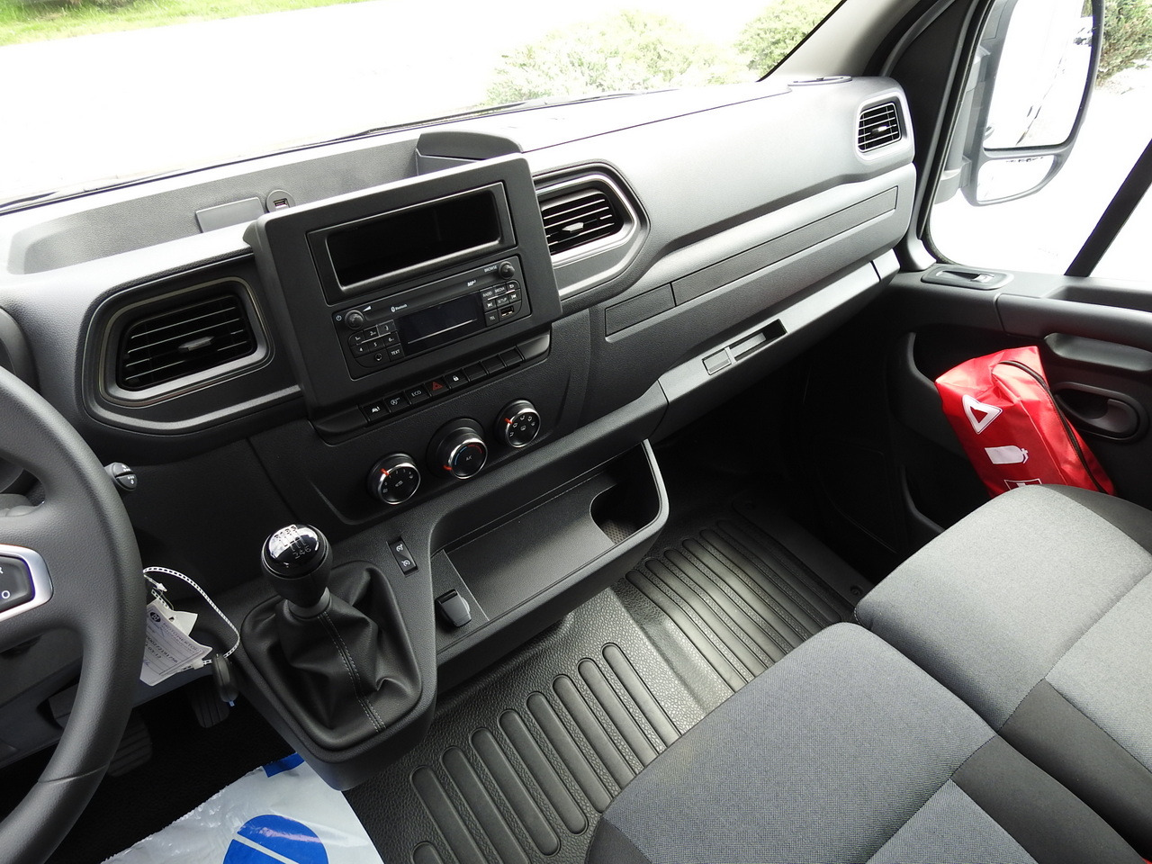 Nový Chladiarenská dodávka RENAULT MASTER NEW REGRIGERATOR BOX -10*C 8 PALLETS CRUISE CONTROL AIR CONDITIONING LED LIGHTS GUARANTEE 165HP: obrázok 32 Nový Chladiarenská dodávka RENAULT MASTER NEW REGRIGERATOR BOX -10*C 8 PALLETS CRUISE CONTROL AIR CONDITIONING LED LIGHTS GUARANTEE 165HP: obrázok 32