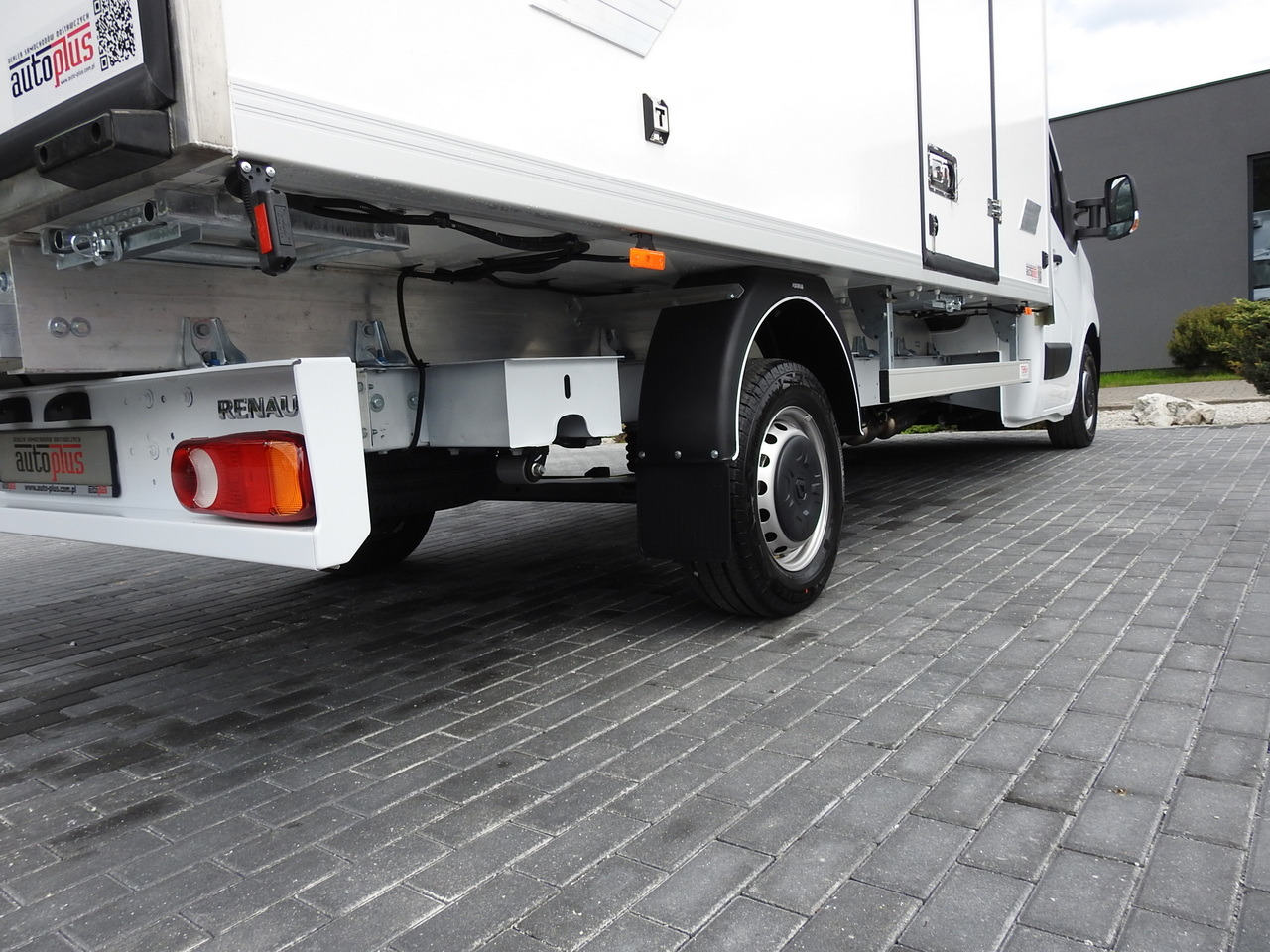 Nový Chladiarenská dodávka RENAULT MASTER NEW REGRIGERATOR BOX -10*C 8 PALLETS CRUISE CONTROL AIR CONDITIONING LED LIGHTS GUARANTEE 165HP: obrázok 19 Nový Chladiarenská dodávka RENAULT MASTER NEW REGRIGERATOR BOX -10*C 8 PALLETS CRUISE CONTROL AIR CONDITIONING LED LIGHTS GUARANTEE 165HP: obrázok 19