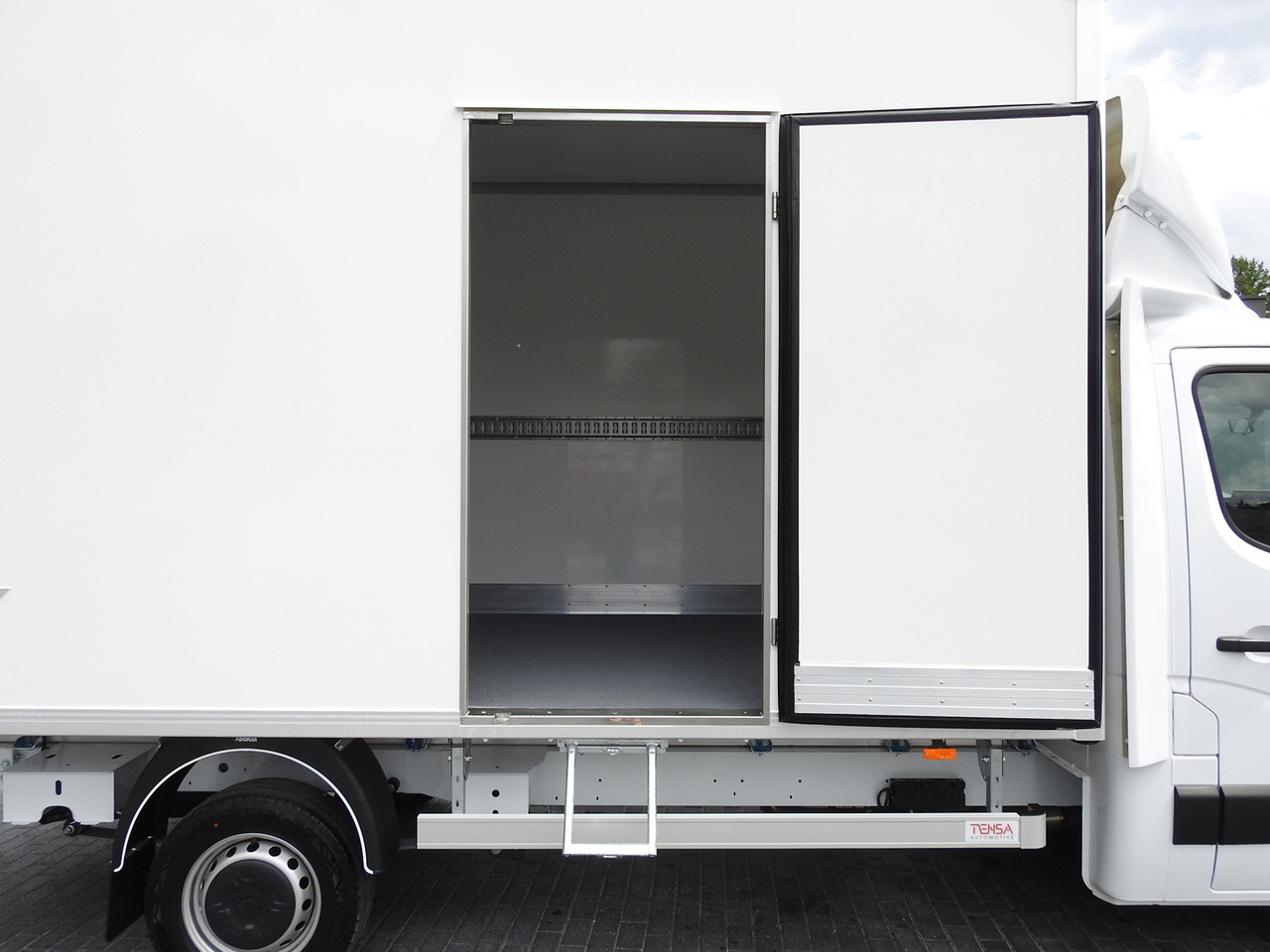 Nový Chladiarenská dodávka RENAULT MASTER NEW REGRIGERATOR BOX -10*C 8 PALLETS CRUISE CONTROL AIR CONDITIONING LED LIGHTS GUARANTEE 165HP: obrázok 23 Nový Chladiarenská dodávka RENAULT MASTER NEW REGRIGERATOR BOX -10*C 8 PALLETS CRUISE CONTROL AIR CONDITIONING LED LIGHTS GUARANTEE 165HP: obrázok 23