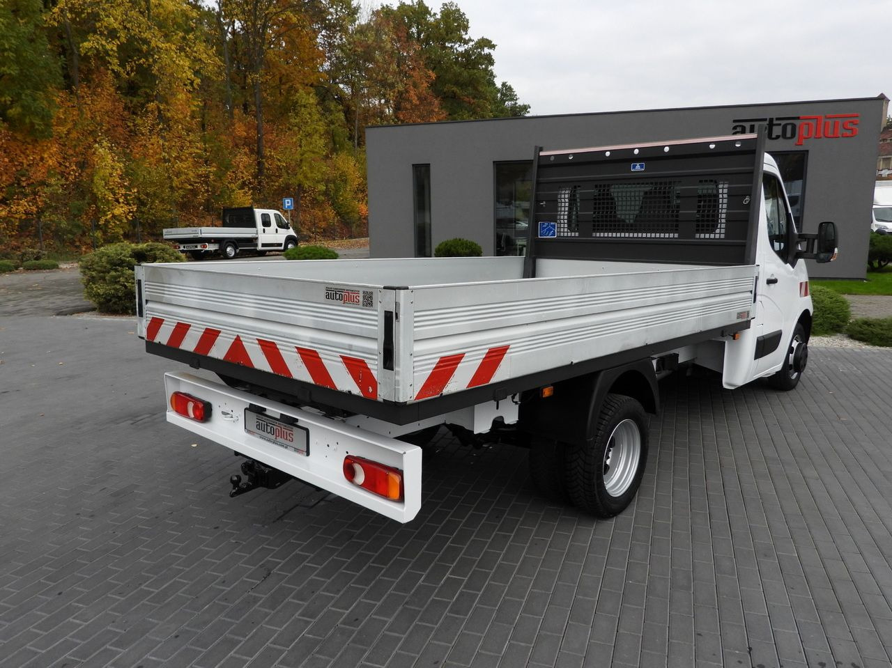 RENAULT MASTER STAKE BODY CRUISE CONTROL NAVIGATION TWIN WHEELS AIR CONDITIONING 130HP - Dodávka valník: obrázok 3 RENAULT MASTER STAKE BODY CRUISE CONTROL NAVIGATION TWIN WHEELS AIR CONDITIONING 130HP - Dodávka valník: obrázok 3