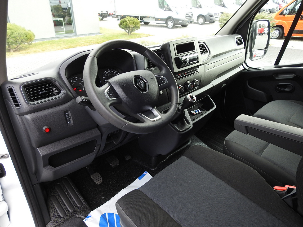 RENAULT MASTER TARPAULIN 10 PALLETS CRUISE CONTROL AIR CONDITIONING LED LIGHTS PNEUMATICS 165HP - Plachtová dodávka: obrázok 2 RENAULT MASTER TARPAULIN 10 PALLETS CRUISE CONTROL AIR CONDITIONING LED LIGHTS PNEUMATICS 165HP - Plachtová dodávka: obrázok 2