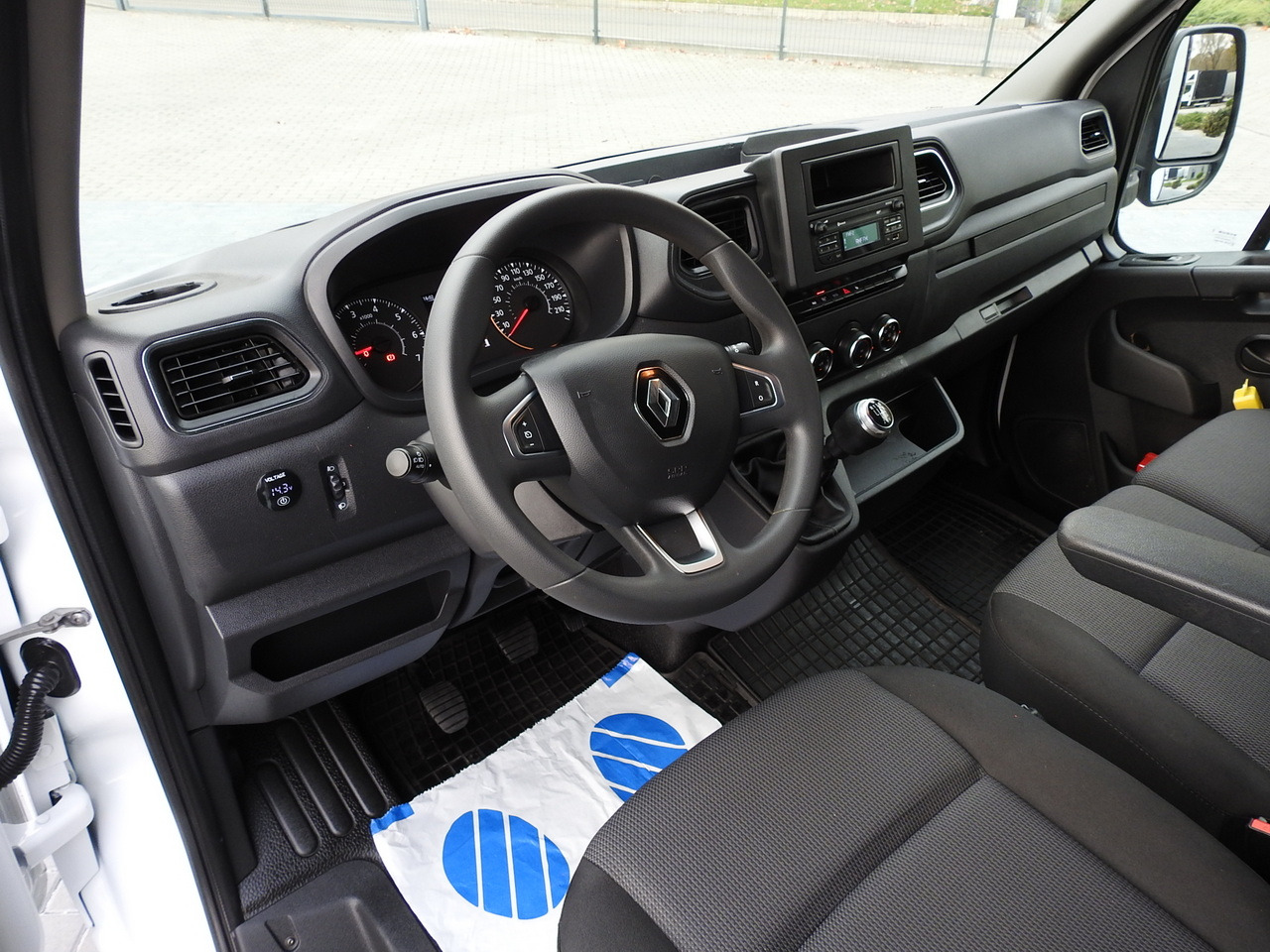 RENAULT MASTER TARPAULIN 10 PALLETS WEBASTO CRUISE CONTROL AIR CONDITIONING LED LIGHTS PNEUMATICS 165HP - Plachtová dodávka: obrázok 2 RENAULT MASTER TARPAULIN 10 PALLETS WEBASTO CRUISE CONTROL AIR CONDITIONING LED LIGHTS PNEUMATICS 165HP - Plachtová dodávka: obrázok 2