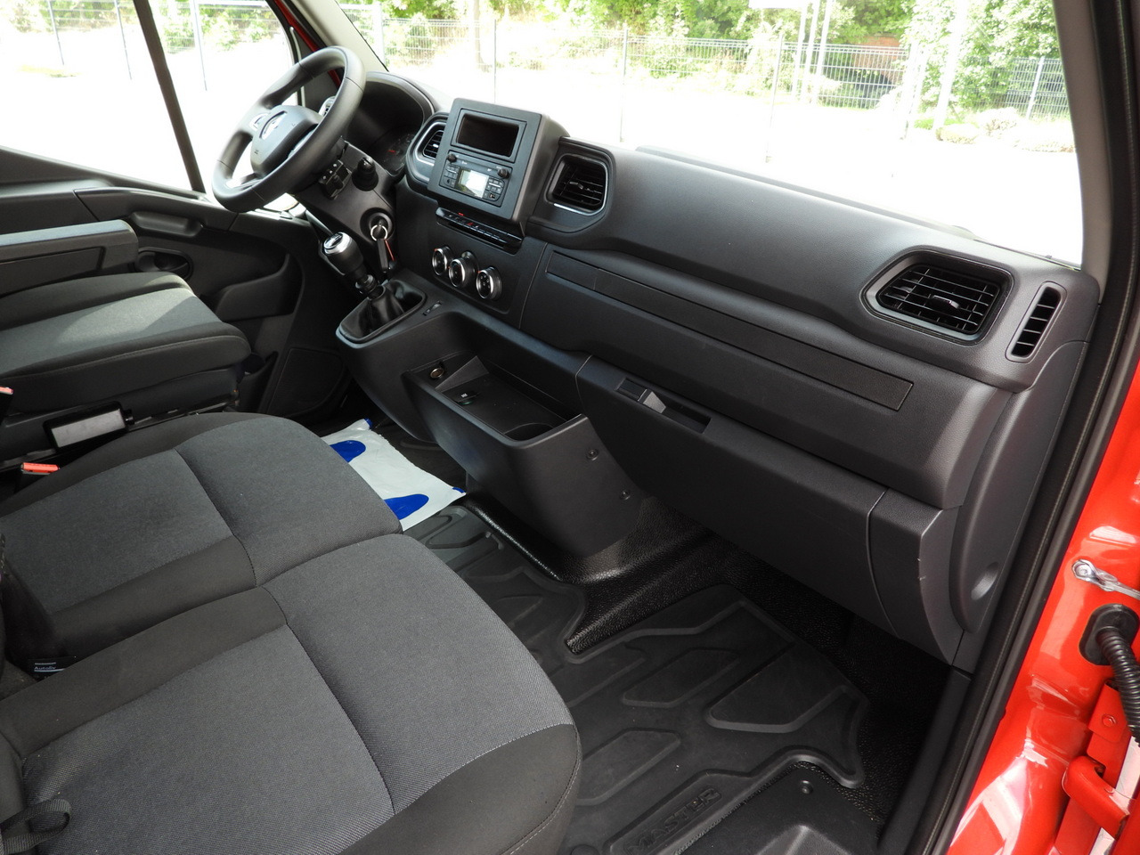 Plachtová dodávka RENAULT MASTER TARPAULIN 10 PALLETS WEBASTO CRUISE CONTROL LED LIGHTS AIR CONDITIONING  165HP: obrázok 40 Plachtová dodávka RENAULT MASTER TARPAULIN 10 PALLETS WEBASTO CRUISE CONTROL LED LIGHTS AIR CONDITIONING  165HP: obrázok 40