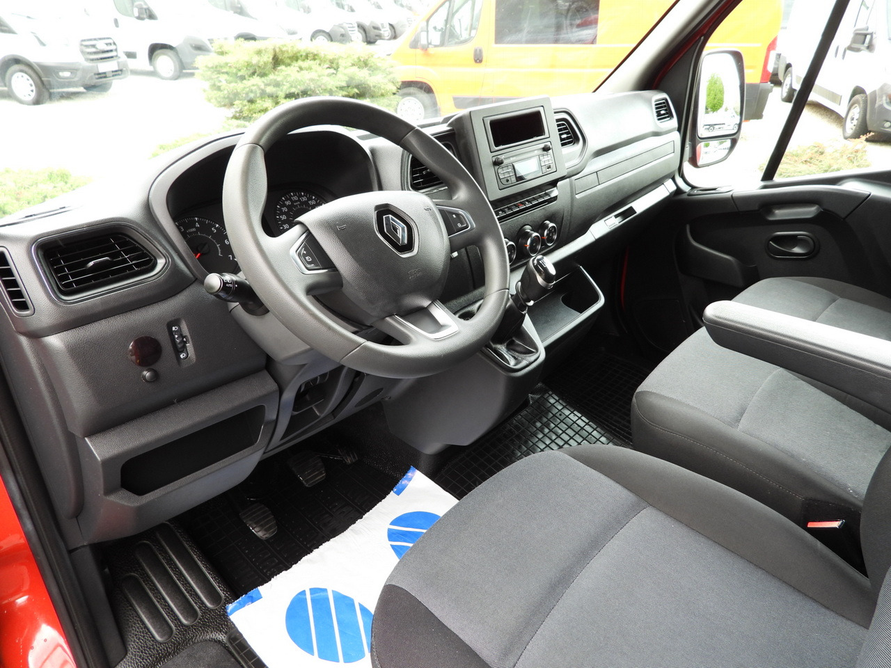 RENAULT MASTER TARPAULIN 10 PALLETS WEBASTO CRUISE CONTROL LED LIGHTS PNEUMATICS AIR CONDITIONING 165HP - Plachtová dodávka: obrázok 2 RENAULT MASTER TARPAULIN 10 PALLETS WEBASTO CRUISE CONTROL LED LIGHTS PNEUMATICS AIR CONDITIONING 165HP - Plachtová dodávka: obrázok 2