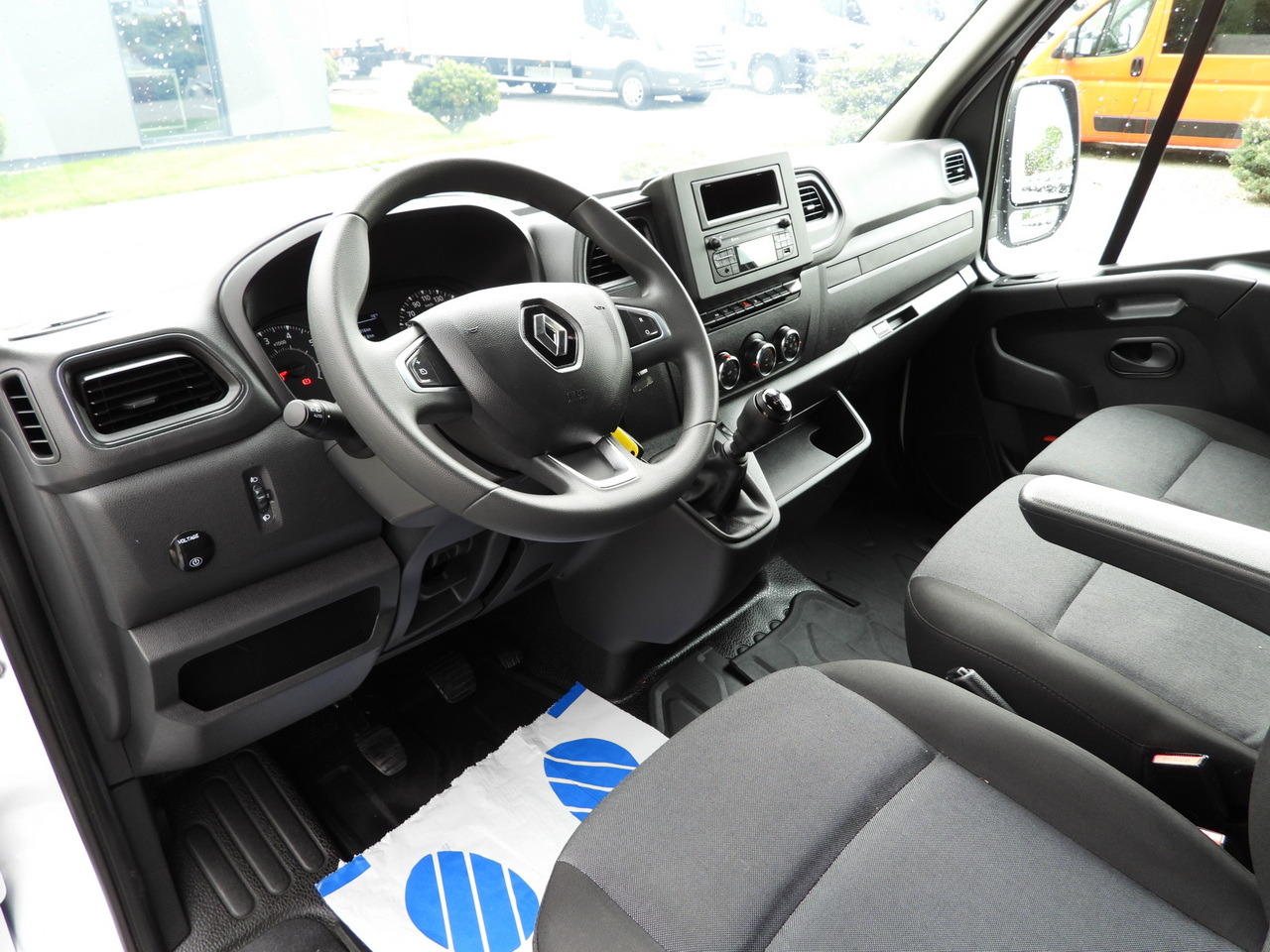 RENAULT MASTER TARPAULIN 10 PALLETS WEBASTO CRUISE CONTROL LED LIGHTS PNEUMATICS AIR CONDITIONING 165HP - Plachtová dodávka: obrázok 2 RENAULT MASTER TARPAULIN 10 PALLETS WEBASTO CRUISE CONTROL LED LIGHTS PNEUMATICS AIR CONDITIONING 165HP - Plachtová dodávka: obrázok 2