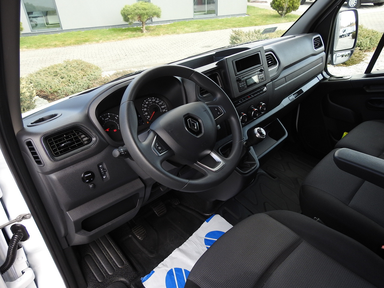 RENAULT MASTER TARPAULIN 10 PALLETS WEBASTO CRUISE CONTROL LED LIGHTS PNEUMATICS AIR CONDITIONING 165HP - Plachtová dodávka: obrázok 2 RENAULT MASTER TARPAULIN 10 PALLETS WEBASTO CRUISE CONTROL LED LIGHTS PNEUMATICS AIR CONDITIONING 165HP - Plachtová dodávka: obrázok 2