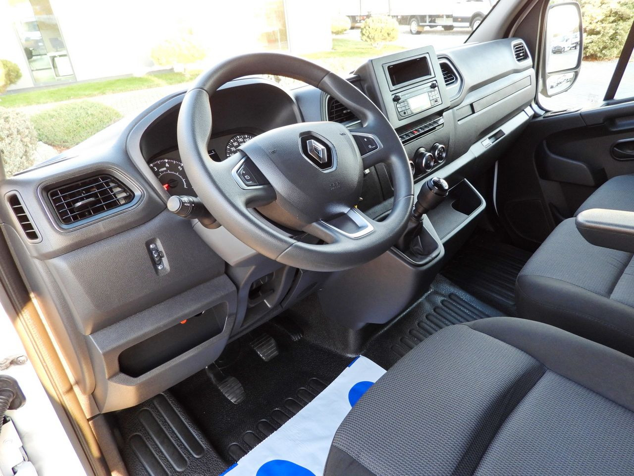 RENAULT MASTER TARPAULIN 10 PALLETS WEBASTO CRUISE CONTROL LED LIGHTS PNEUMATICS AIR CONDITIONING 165HP - Plachtová dodávka: obrázok 2 RENAULT MASTER TARPAULIN 10 PALLETS WEBASTO CRUISE CONTROL LED LIGHTS PNEUMATICS AIR CONDITIONING 165HP - Plachtová dodávka: obrázok 2