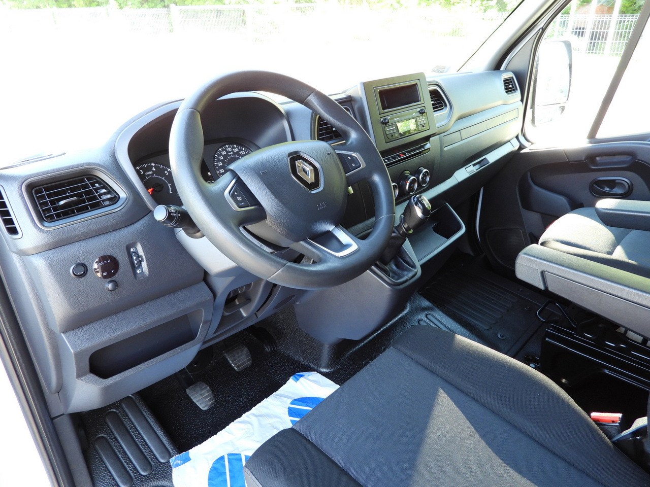 RENAULT MASTER TARPAULIN 10 PALLETS WEBASTO CRUISE CONTROL LED LIGHTS PNEUMATICS AIR CONDITIONING 165HP - Plachtová dodávka: obrázok 2 RENAULT MASTER TARPAULIN 10 PALLETS WEBASTO CRUISE CONTROL LED LIGHTS PNEUMATICS AIR CONDITIONING 165HP - Plachtová dodávka: obrázok 2