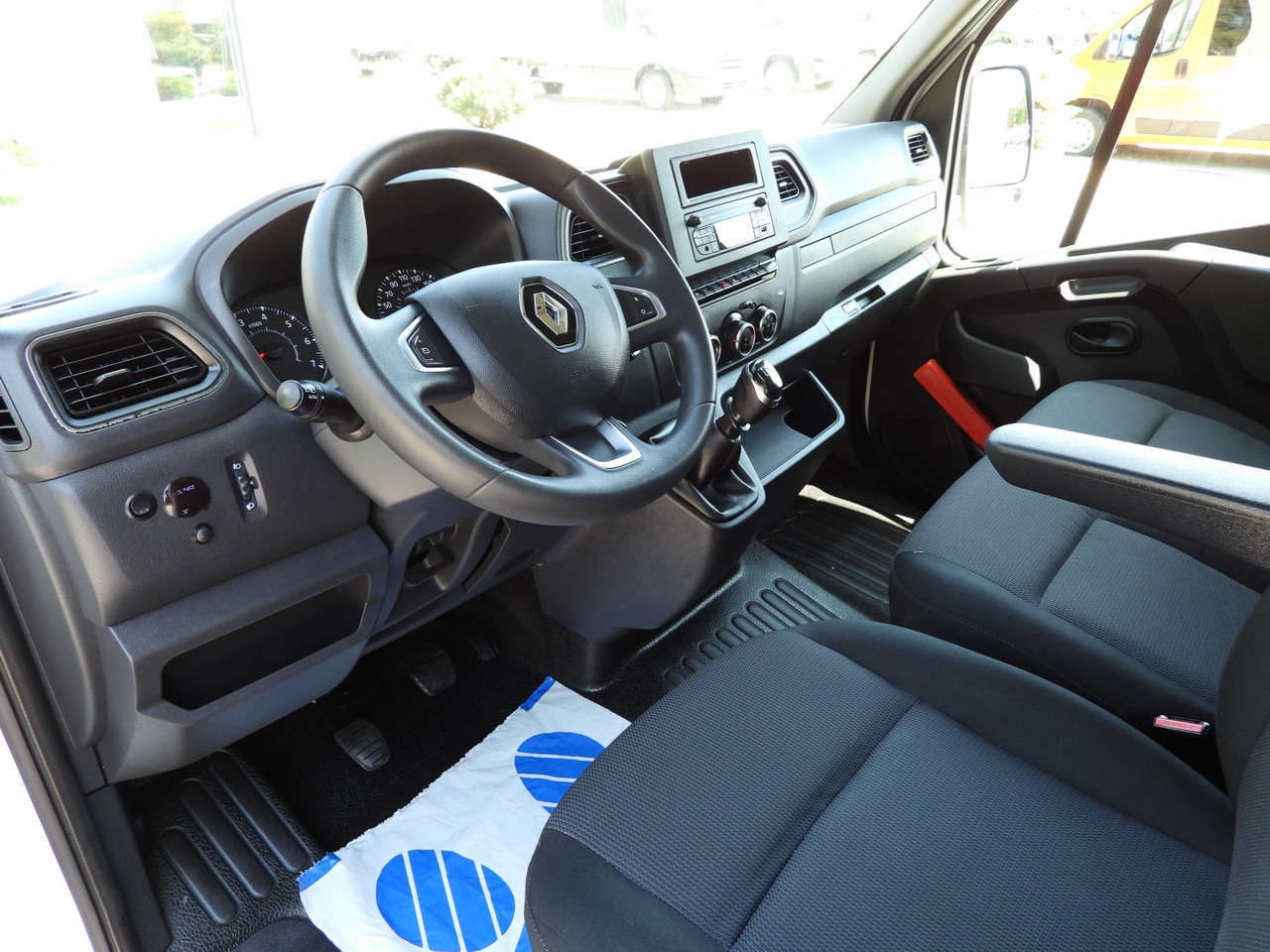 RENAULT MASTER TARPAULIN 10 PALLETS WEBASTO CRUISE CONTROL LED LIGHTS PNEUMATICS AIR CONDITIONING 165HP - Plachtová dodávka: obrázok 2 RENAULT MASTER TARPAULIN 10 PALLETS WEBASTO CRUISE CONTROL LED LIGHTS PNEUMATICS AIR CONDITIONING 165HP - Plachtová dodávka: obrázok 2