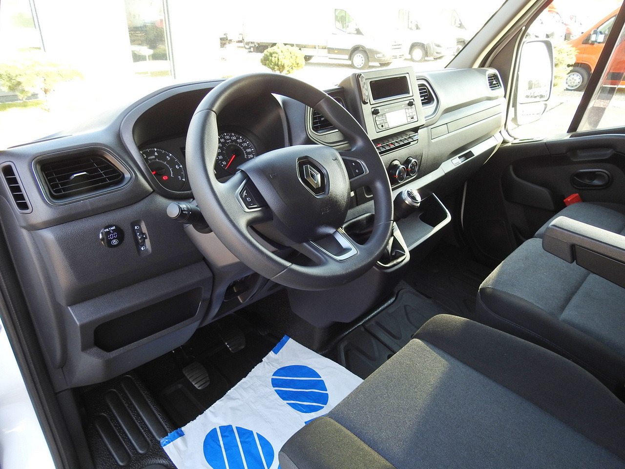 RENAULT MASTER TARPAULIN 10 PALLETS WEBASTO CRUISE CONTROL LED LIGHTS PNEUMATICS AIR CONDITIONING 165HP - Plachtová dodávka: obrázok 2 RENAULT MASTER TARPAULIN 10 PALLETS WEBASTO CRUISE CONTROL LED LIGHTS PNEUMATICS AIR CONDITIONING 165HP - Plachtová dodávka: obrázok 2