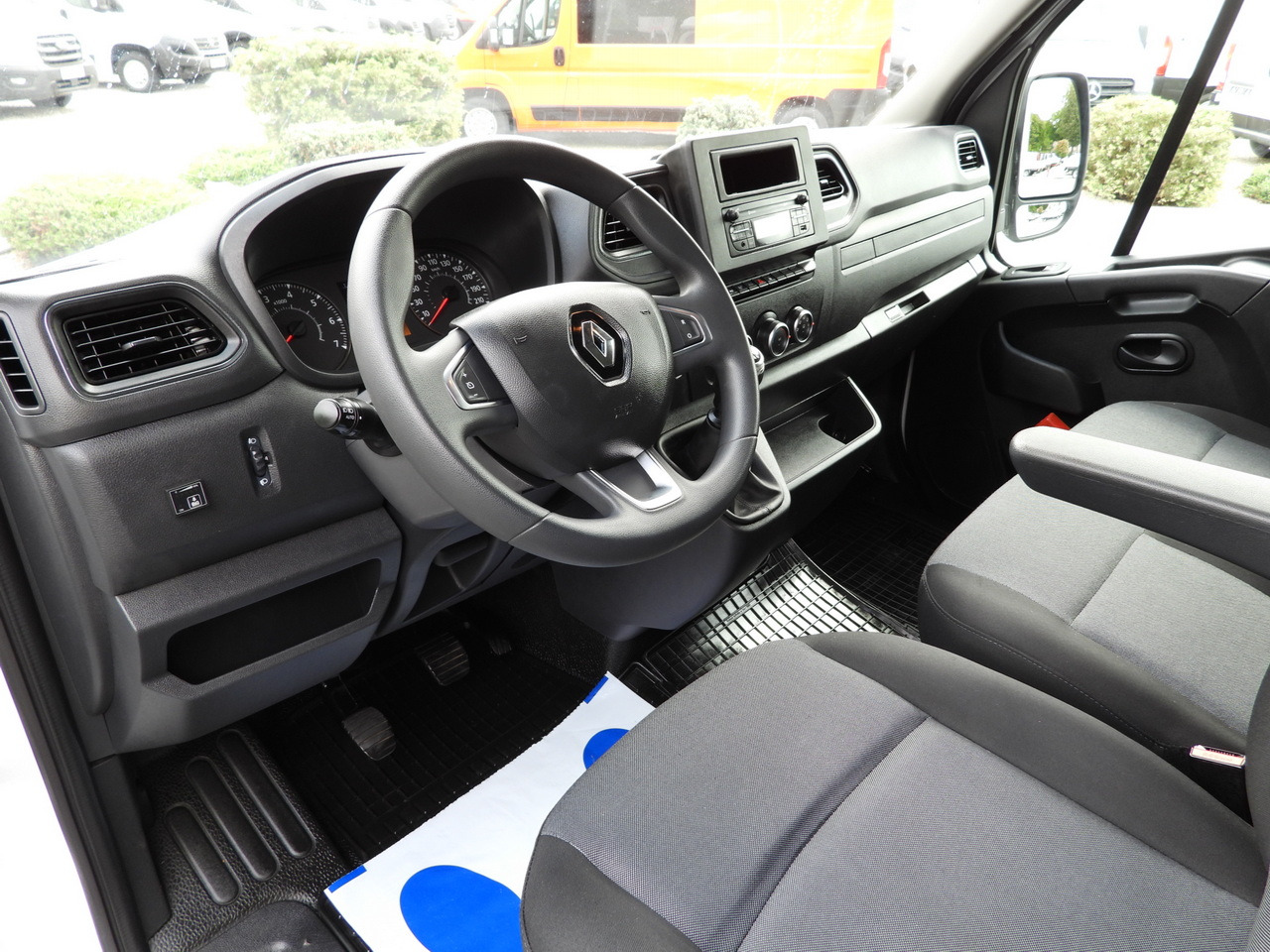 RENAULT MASTER TARPAULIN 10 PALLETS WEBASTO CRUISE CONTROL LED LIGHTS PNEUMATICS AIR CONDITIONING 165HP - Plachtová dodávka: obrázok 2 RENAULT MASTER TARPAULIN 10 PALLETS WEBASTO CRUISE CONTROL LED LIGHTS PNEUMATICS AIR CONDITIONING 165HP - Plachtová dodávka: obrázok 2