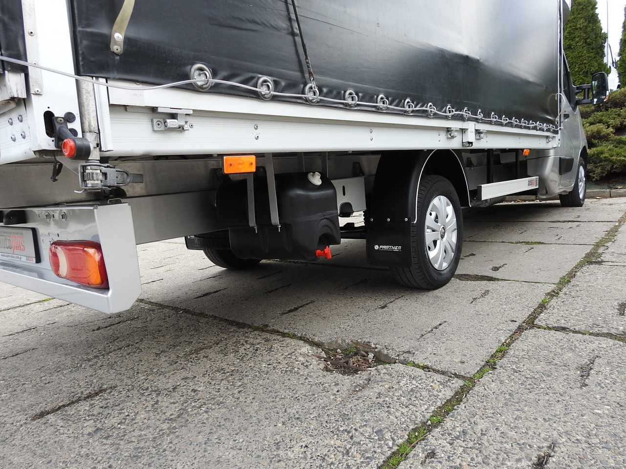 Plachtová dodávka RENAULT MASTER TARPAULIN 8 PALLETS WEBASTO CRUISE CONTROL NAVIGATION AIR CONDITIONING PNEUMATICS 170HP: obrázok 16 Plachtová dodávka RENAULT MASTER TARPAULIN 8 PALLETS WEBASTO CRUISE CONTROL NAVIGATION AIR CONDITIONING PNEUMATICS 170HP: obrázok 16