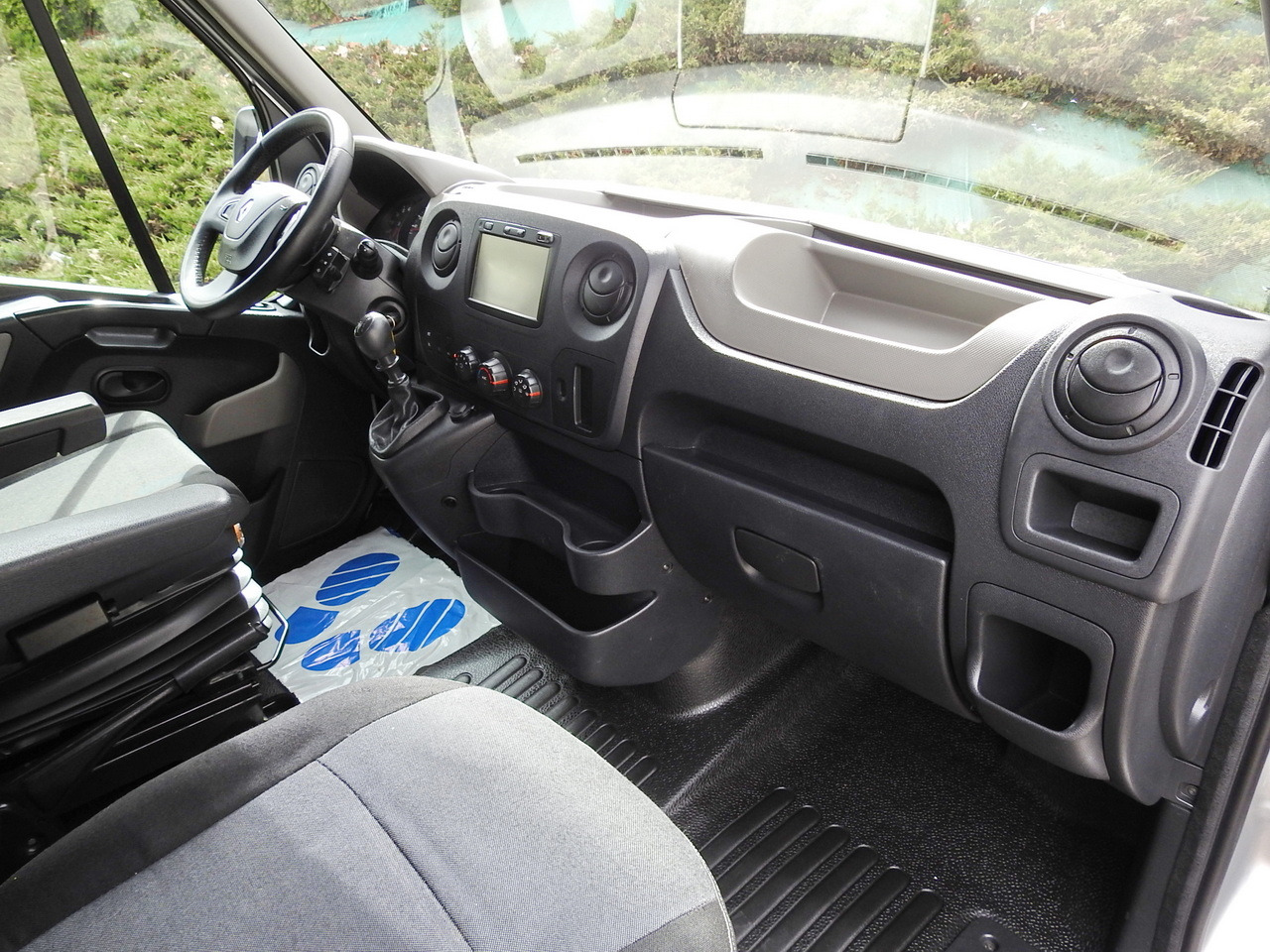 Plachtová dodávka RENAULT MASTER TARPAULIN 8 PALLETS WEBASTO CRUISE CONTROL NAVIGATION AIR CONDITIONING PNEUMATICS 170HP: obrázok 37 Plachtová dodávka RENAULT MASTER TARPAULIN 8 PALLETS WEBASTO CRUISE CONTROL NAVIGATION AIR CONDITIONING PNEUMATICS 170HP: obrázok 37