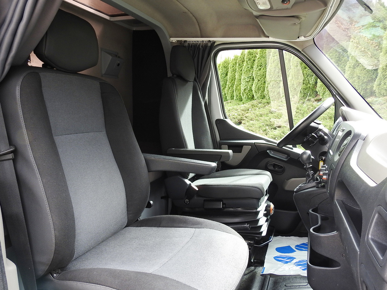 Plachtová dodávka RENAULT MASTER TARPAULIN 8 PALLETS WEBASTO CRUISE CONTROL NAVIGATION AIR CONDITIONING PNEUMATICS 170HP: obrázok 38 Plachtová dodávka RENAULT MASTER TARPAULIN 8 PALLETS WEBASTO CRUISE CONTROL NAVIGATION AIR CONDITIONING PNEUMATICS 170HP: obrázok 38