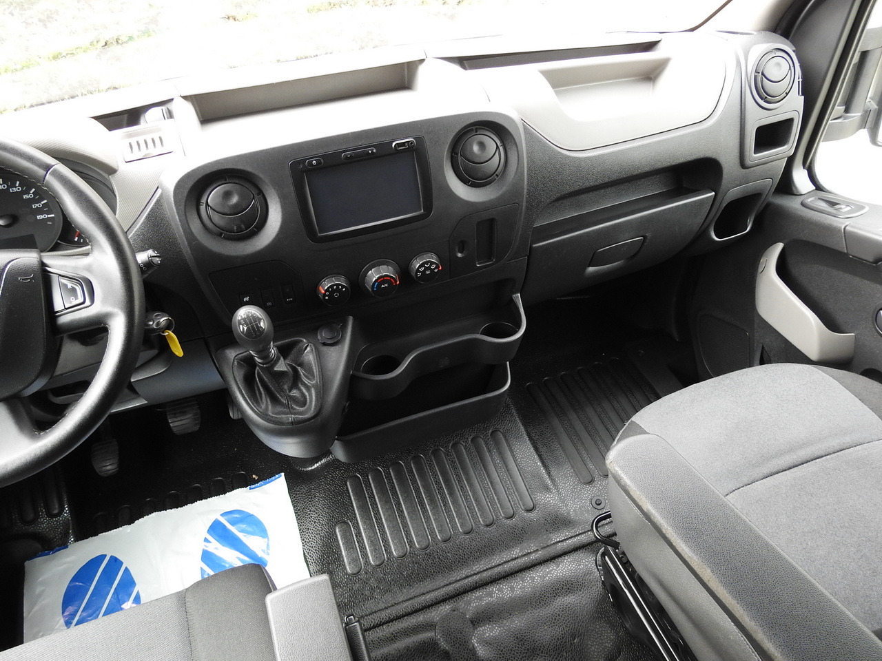 Plachtová dodávka RENAULT MASTER TARPAULIN 8 PALLETS WEBASTO CRUISE CONTROL NAVIGATION AIR CONDITIONING PNEUMATICS 170HP: obrázok 31 Plachtová dodávka RENAULT MASTER TARPAULIN 8 PALLETS WEBASTO CRUISE CONTROL NAVIGATION AIR CONDITIONING PNEUMATICS 170HP: obrázok 31