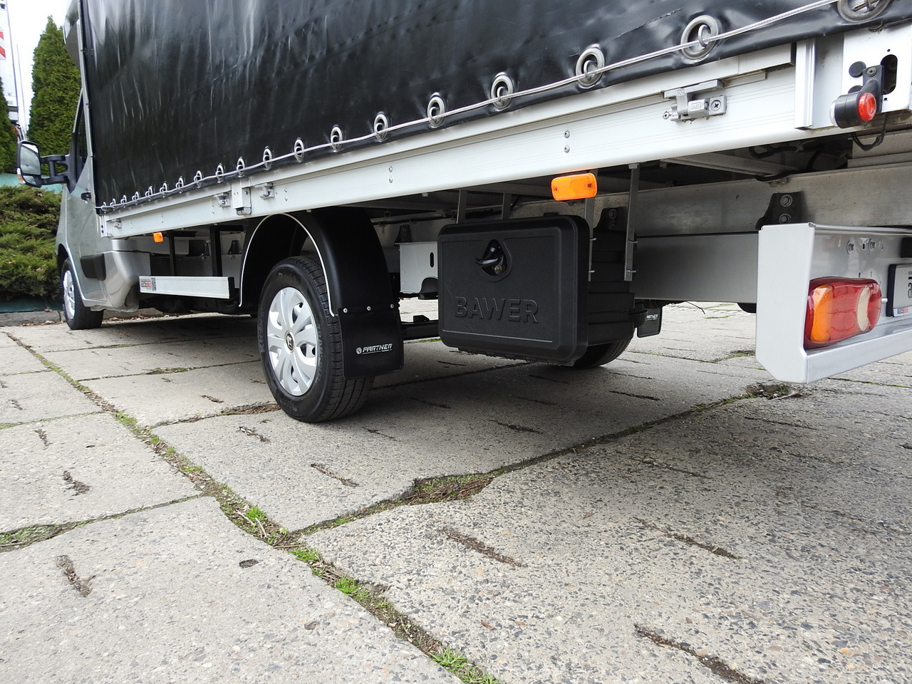 Plachtová dodávka RENAULT MASTER TARPAULIN 8 PALLETS WEBASTO CRUISE CONTROL NAVIGATION AIR CONDITIONING PNEUMATICS 170HP: obrázok 15 Plachtová dodávka RENAULT MASTER TARPAULIN 8 PALLETS WEBASTO CRUISE CONTROL NAVIGATION AIR CONDITIONING PNEUMATICS 170HP: obrázok 15