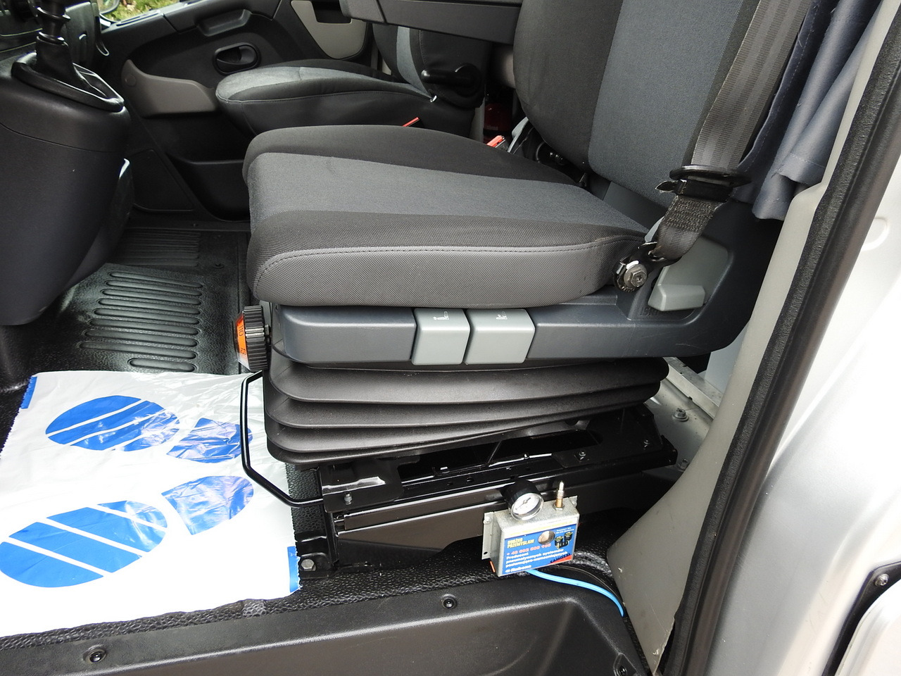 Plachtová dodávka RENAULT MASTER TARPAULIN 8 PALLETS WEBASTO CRUISE CONTROL NAVIGATION AIR CONDITIONING PNEUMATICS 170HP: obrázok 27 Plachtová dodávka RENAULT MASTER TARPAULIN 8 PALLETS WEBASTO CRUISE CONTROL NAVIGATION AIR CONDITIONING PNEUMATICS 170HP: obrázok 27