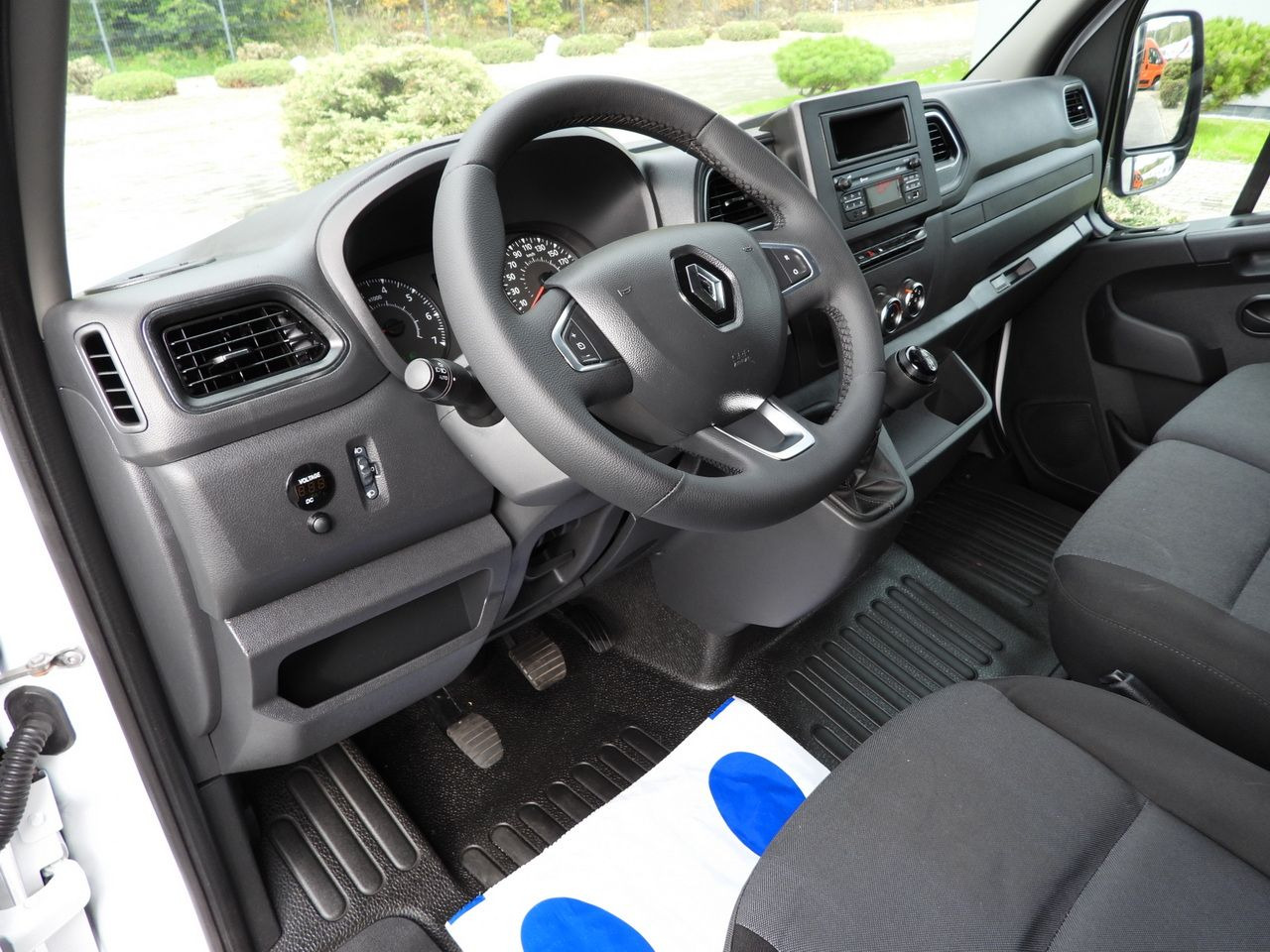 RENAULT MASTER TARPAULIN LIFT 10 PALLETS CRUISE CONTROL LED LIGHTS AIR CONDITIONING 165HP - Plachtová dodávka: obrázok 2 RENAULT MASTER TARPAULIN LIFT 10 PALLETS CRUISE CONTROL LED LIGHTS AIR CONDITIONING 165HP - Plachtová dodávka: obrázok 2