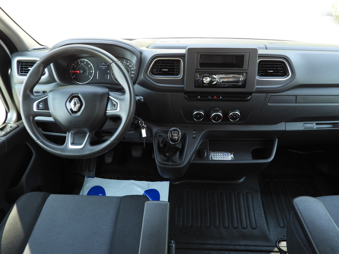 Dodávka sklápač RENAULT MASTER TIPPER DOUBLE CABIN DOKA 6 SEATS CRUISE CONTROL LED LIGHTS TWIN WHEELS AIR CONDITIONING 130HP: obrázok 26 Dodávka sklápač RENAULT MASTER TIPPER DOUBLE CABIN DOKA 6 SEATS CRUISE CONTROL LED LIGHTS TWIN WHEELS AIR CONDITIONING 130HP: obrázok 26