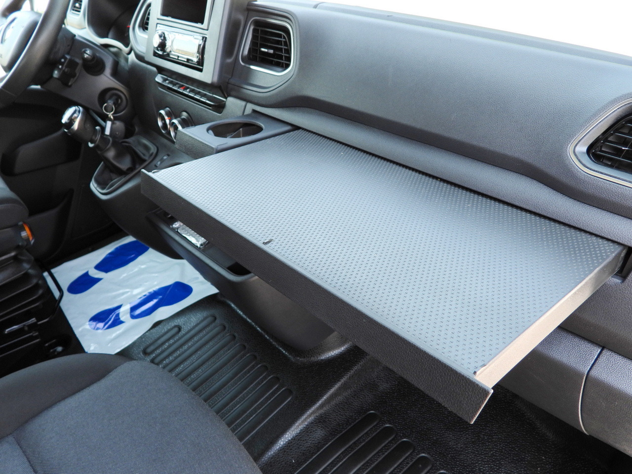 Dodávka sklápač RENAULT MASTER TIPPER DOUBLE CABIN DOKA 6 SEATS CRUISE CONTROL LED LIGHTS TWIN WHEELS AIR CONDITIONING 130HP: obrázok 34 Dodávka sklápač RENAULT MASTER TIPPER DOUBLE CABIN DOKA 6 SEATS CRUISE CONTROL LED LIGHTS TWIN WHEELS AIR CONDITIONING 130HP: obrázok 34