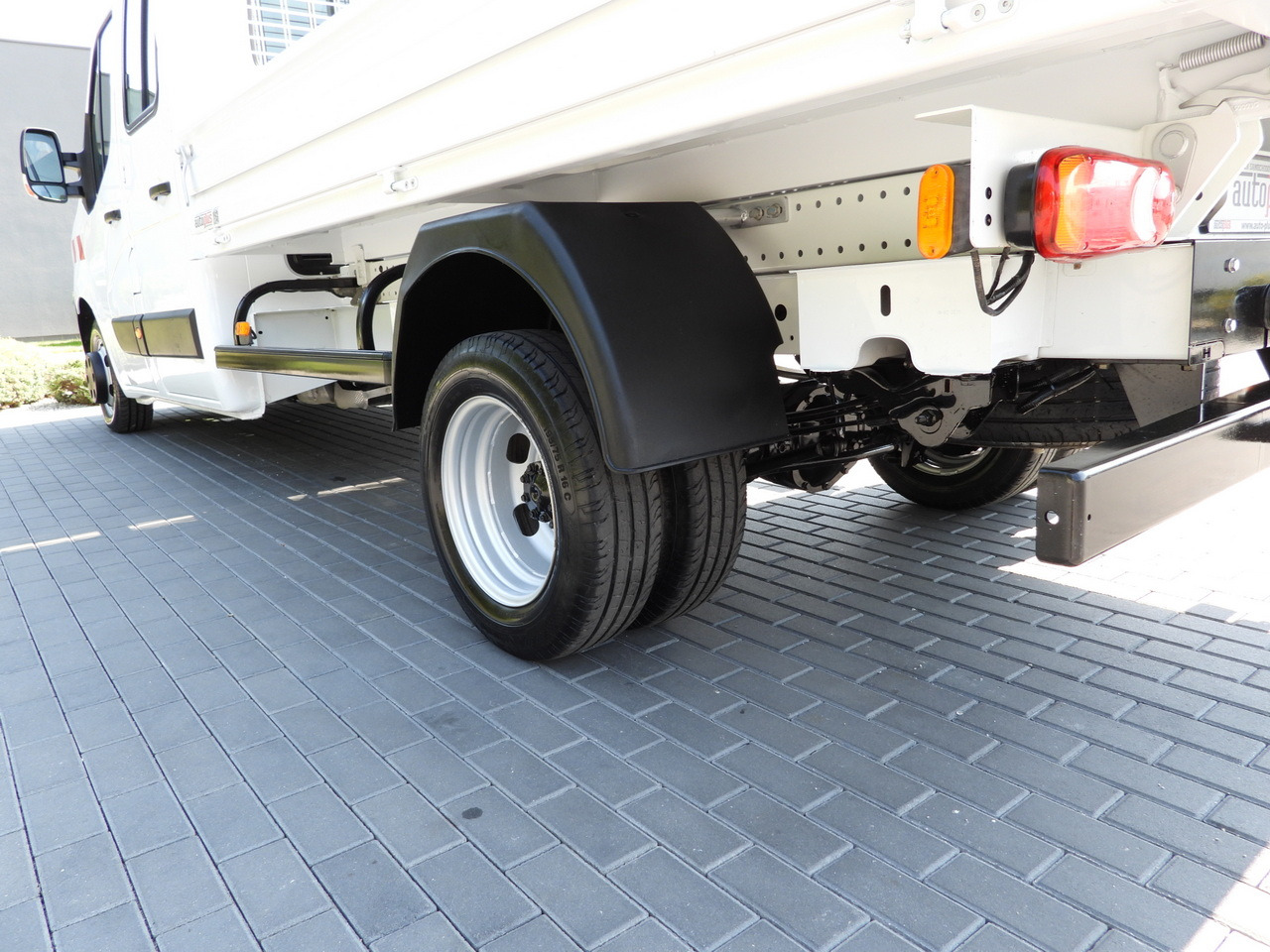 Dodávka sklápač RENAULT MASTER TIPPER DOUBLE CABIN DOKA 6 SEATS CRUISE CONTROL LED LIGHTS TWIN WHEELS AIR CONDITIONING 130HP: obrázok 15 Dodávka sklápač RENAULT MASTER TIPPER DOUBLE CABIN DOKA 6 SEATS CRUISE CONTROL LED LIGHTS TWIN WHEELS AIR CONDITIONING 130HP: obrázok 15