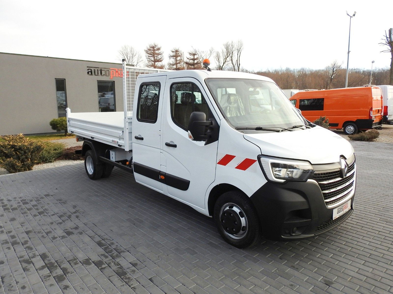 Renault MASTER KIPPER DOPPELKABINE DOKA 6 SITZE TEMPOMAT - Dodávka sklápač, Dodávkа s dvojitou kabínou: obrázok 4 Renault MASTER KIPPER DOPPELKABINE DOKA 6 SITZE TEMPOMAT - Dodávka sklápač, Dodávkа s dvojitou kabínou: obrázok 4