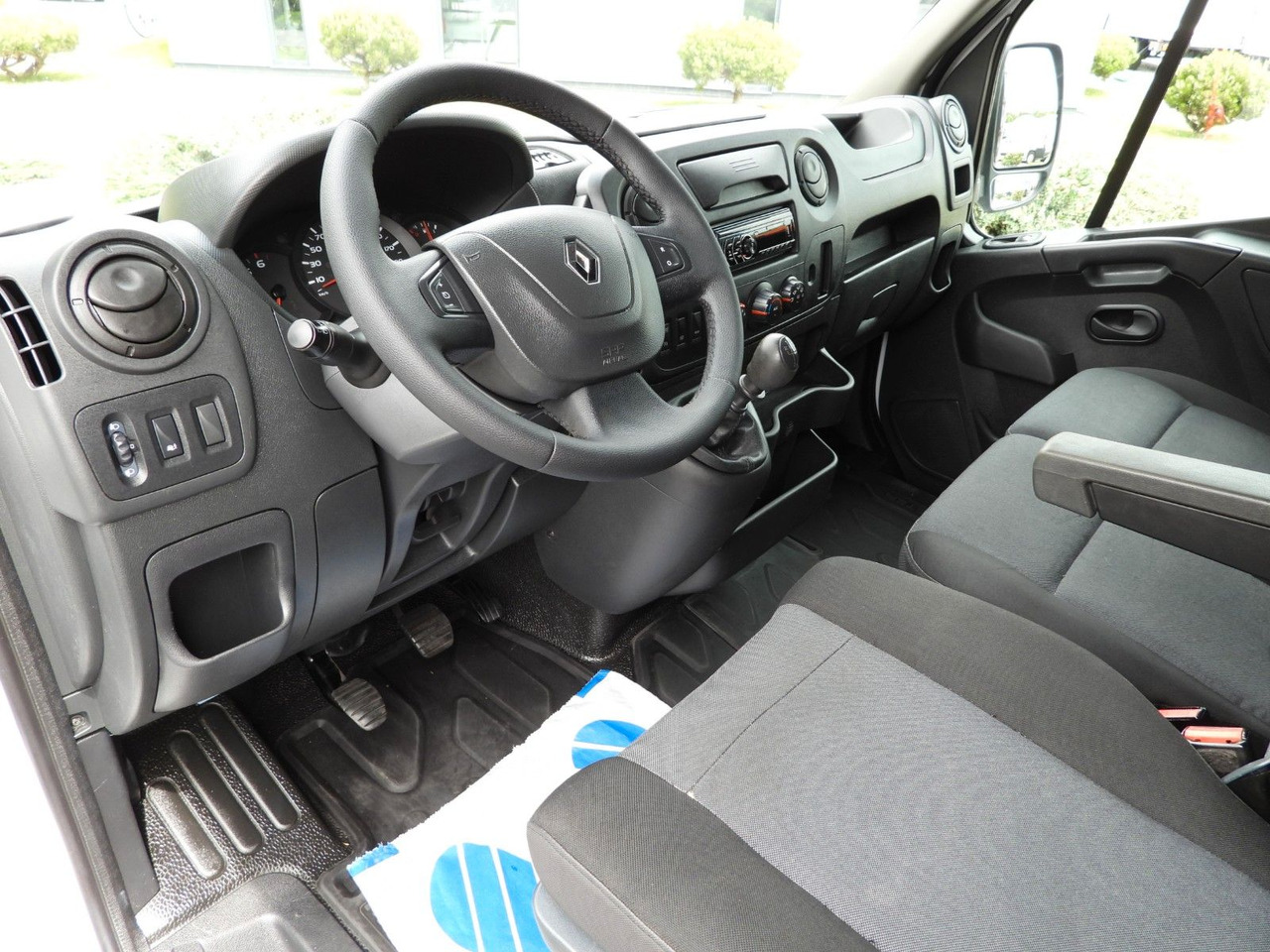 Renault MASTER PRITSCHE PLANE 8 PALETTEN WEBASTO - Plachtová dodávka: obrázok 2 Renault MASTER PRITSCHE PLANE 8 PALETTEN WEBASTO - Plachtová dodávka: obrázok 2