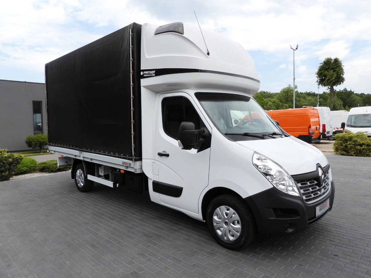 Renault MASTER PRITSCHE PLANE 8 PALETTEN WEBASTO - Plachtová dodávka: obrázok 4 Renault MASTER PRITSCHE PLANE 8 PALETTEN WEBASTO - Plachtová dodávka: obrázok 4