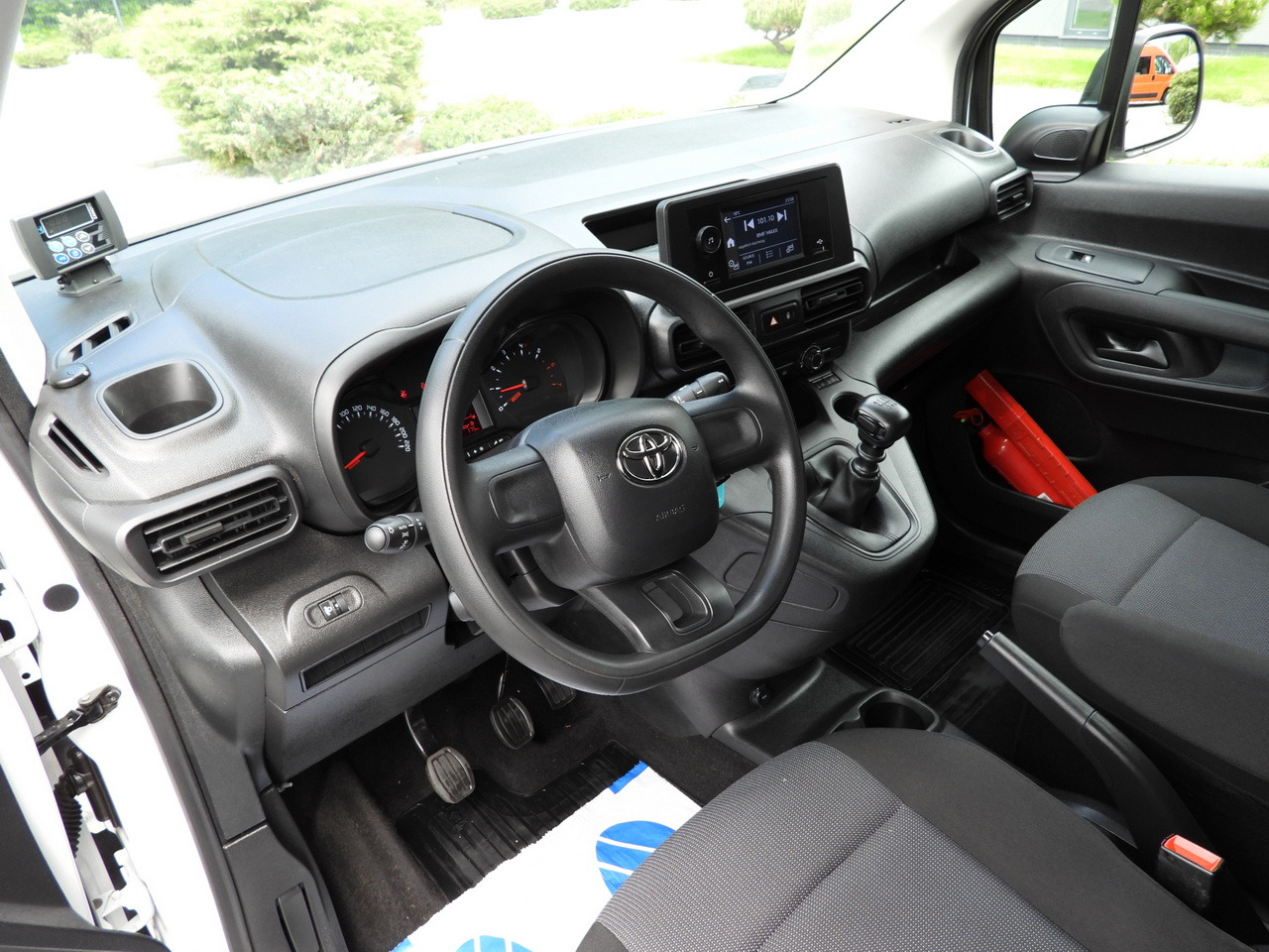 TOYOTA PROACE CITY REFRIGERATOR VAN -15*C POWER SUPPLY 230V CRUISE CONTROL AIR CONDITIONING 100HP - Chladiarenská dodávka: obrázok 2 TOYOTA PROACE CITY REFRIGERATOR VAN -15*C POWER SUPPLY 230V CRUISE CONTROL AIR CONDITIONING 100HP - Chladiarenská dodávka: obrázok 2