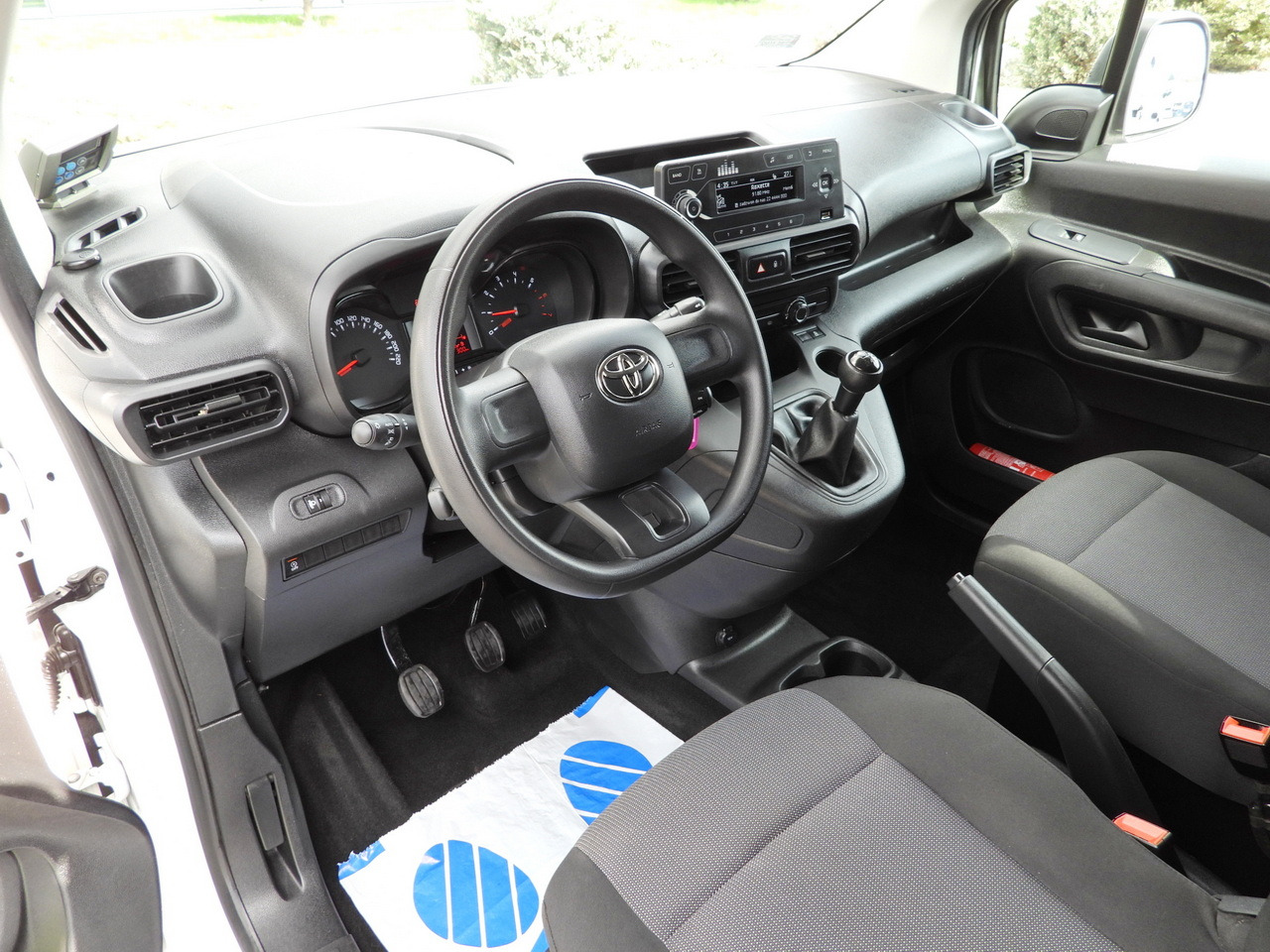 TOYOTA PROACE CITY REFRIGERATOR VAN -15*C POWER SUPPLY 230V CRUISE CONTROL AIR CONDITIONING 100HP - Chladiarenská dodávka: obrázok 2 TOYOTA PROACE CITY REFRIGERATOR VAN -15*C POWER SUPPLY 230V CRUISE CONTROL AIR CONDITIONING 100HP - Chladiarenská dodávka: obrázok 2