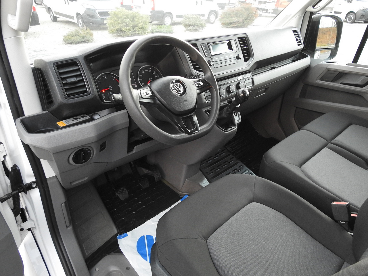 VOLKSWAGEN CRAFTER 4X4 4MOTION BOX DELIVERY VAN 7 SEATS AIR CONDITIONING  140HP - Furgon: obrázok 2 VOLKSWAGEN CRAFTER 4X4 4MOTION BOX DELIVERY VAN 7 SEATS AIR CONDITIONING  140HP - Furgon: obrázok 2