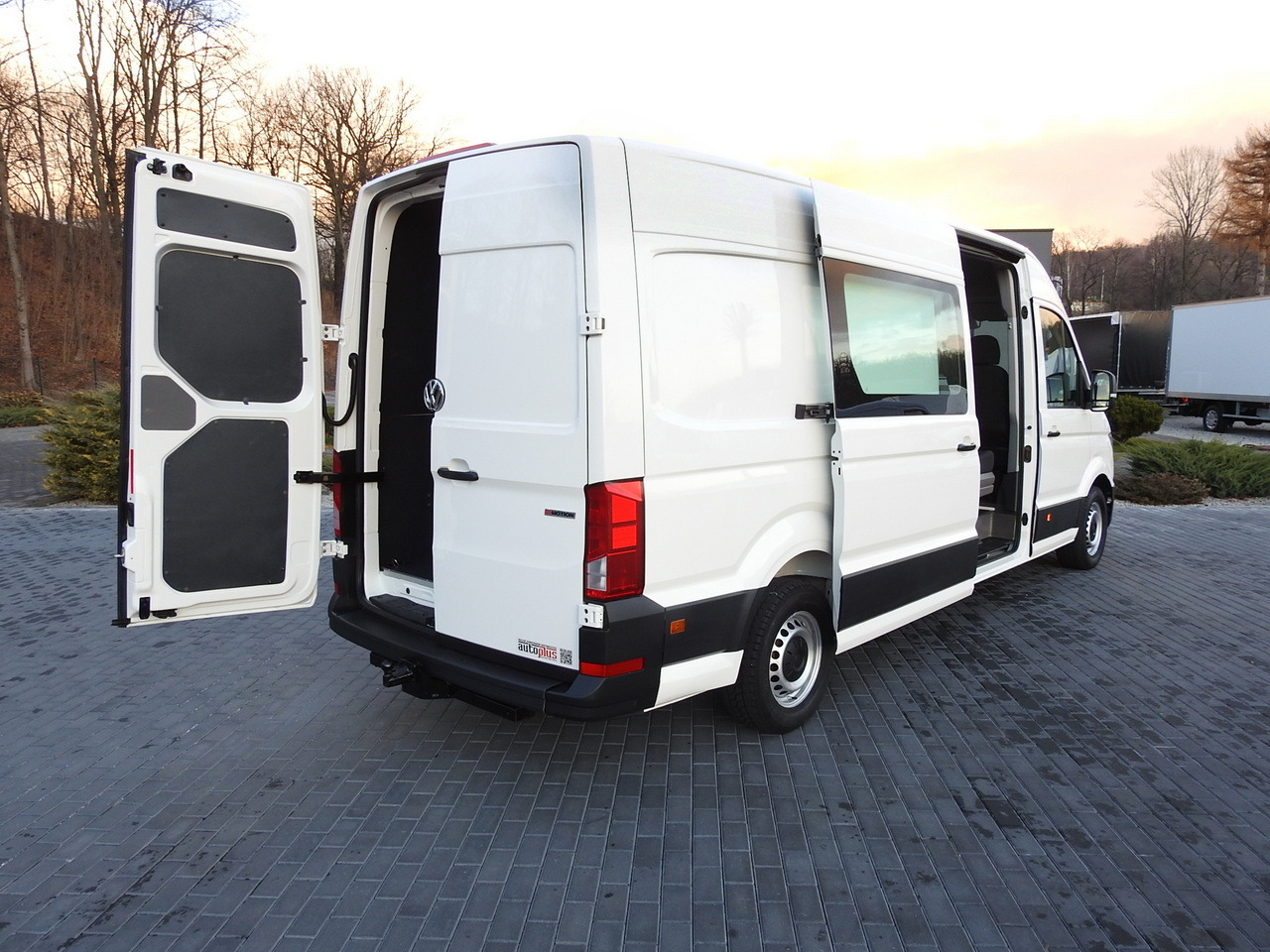 VOLKSWAGEN CRAFTER 4X4 4MOTION BOX DELIVERY VAN 7 SEATS AIR CONDITIONING  140HP - Furgon: obrázok 3 VOLKSWAGEN CRAFTER 4X4 4MOTION BOX DELIVERY VAN 7 SEATS AIR CONDITIONING  140HP - Furgon: obrázok 3