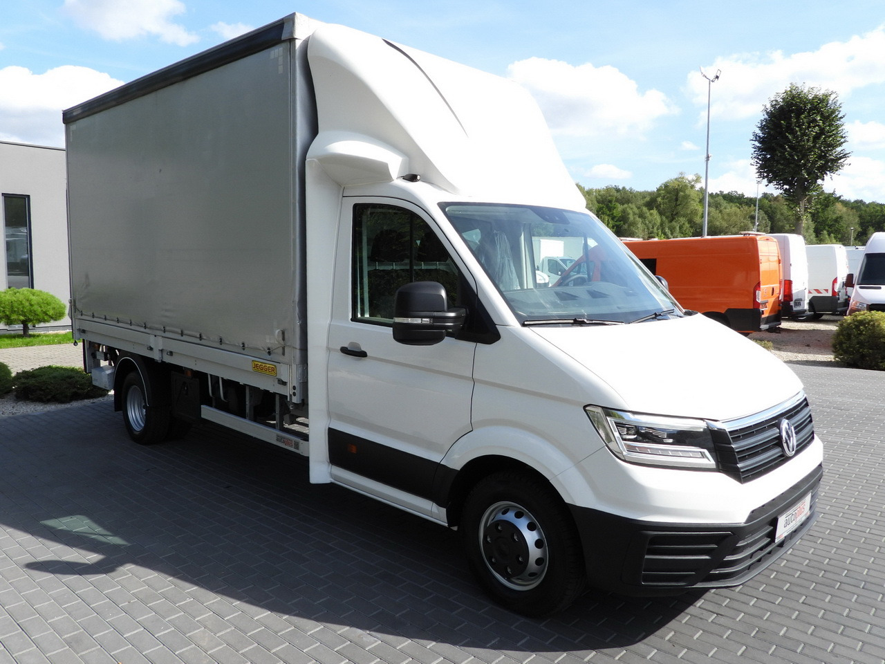 VOLKSWAGEN CRAFTER TARPAULIN LIFT 8 PALLETS CRUISE CONTROL LED LIGHTS TWIN WHEELS AIR CONDITIONING 180HP - Plachtová dodávka: obrázok 4 VOLKSWAGEN CRAFTER TARPAULIN LIFT 8 PALLETS CRUISE CONTROL LED LIGHTS TWIN WHEELS AIR CONDITIONING 180HP - Plachtová dodávka: obrázok 4