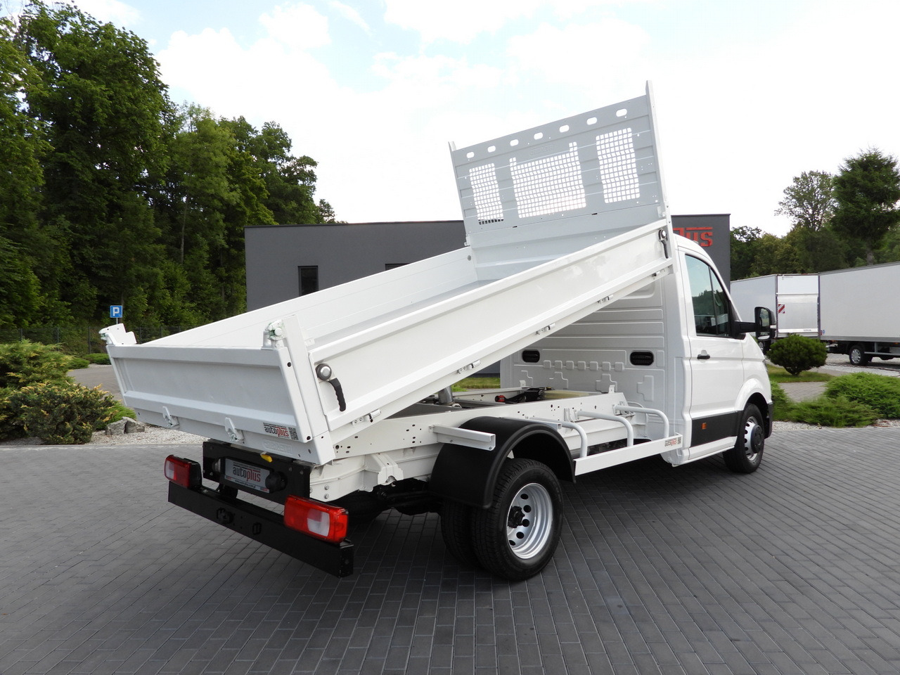 VOLKSWAGEN CRAFTER TIPPER CRUISE CONTROL TWIN WHEELS AIR CONDITIONING 180HP - Dodávka sklápač: obrázok 3 VOLKSWAGEN CRAFTER TIPPER CRUISE CONTROL TWIN WHEELS AIR CONDITIONING 180HP - Dodávka sklápač: obrázok 3