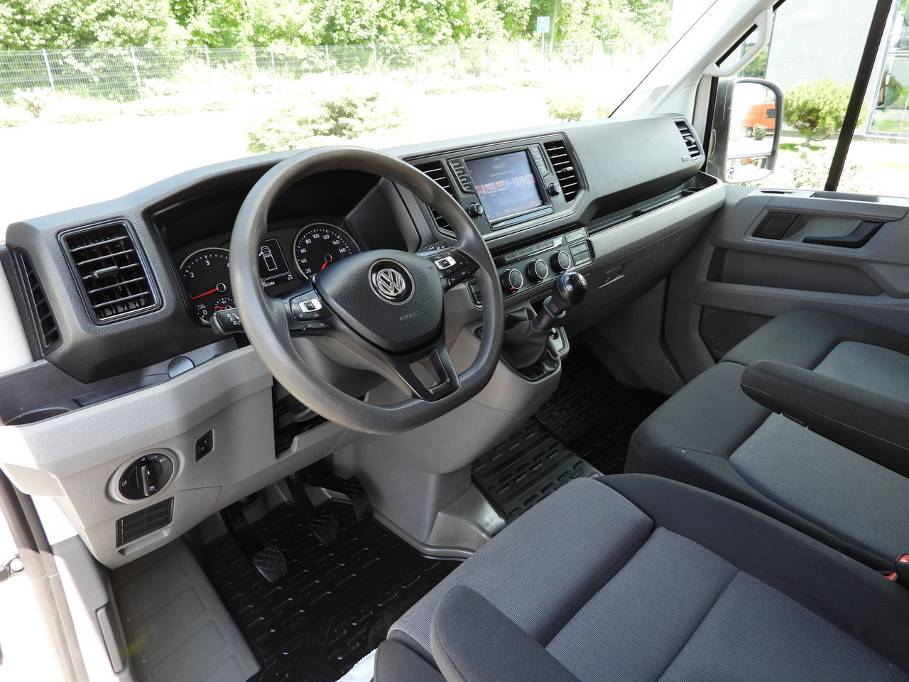 VOLKSWAGEN CRAFTER TIPPER CRUISE CONTROL TWIN WHEELS AIR CONDITIONING 180HP - Dodávka sklápač: obrázok 2 VOLKSWAGEN CRAFTER TIPPER CRUISE CONTROL TWIN WHEELS AIR CONDITIONING 180HP - Dodávka sklápač: obrázok 2